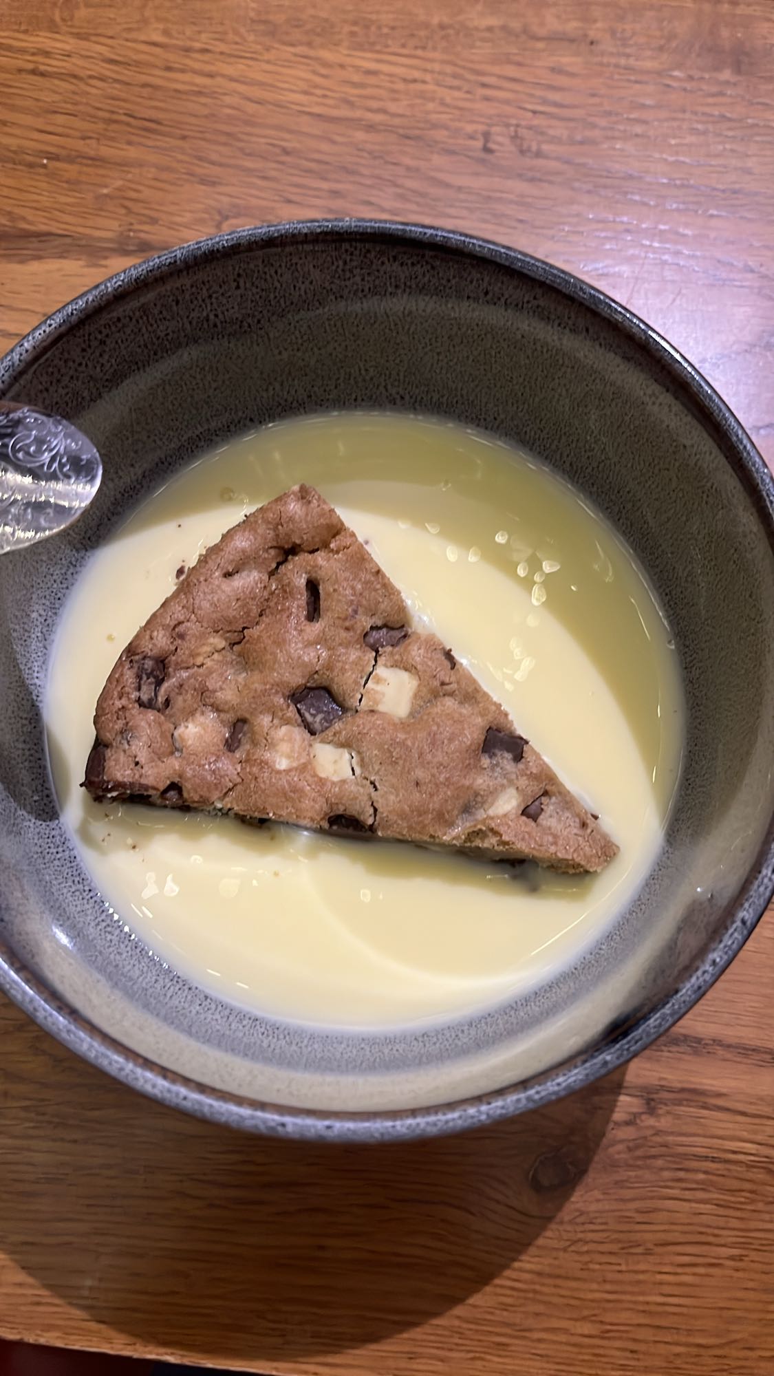 cookie slice with custard