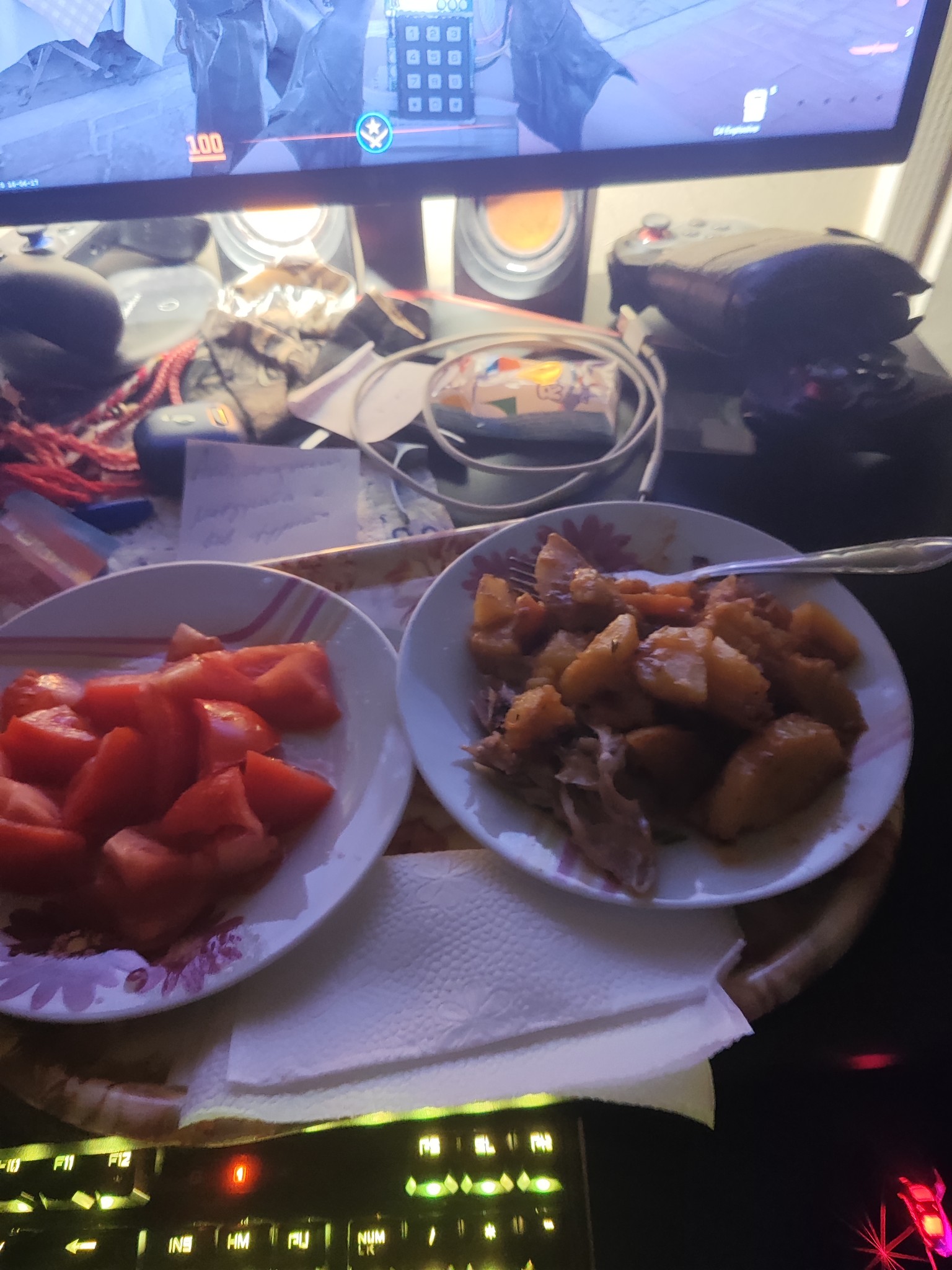 Chicken, potatoes, tomato salad