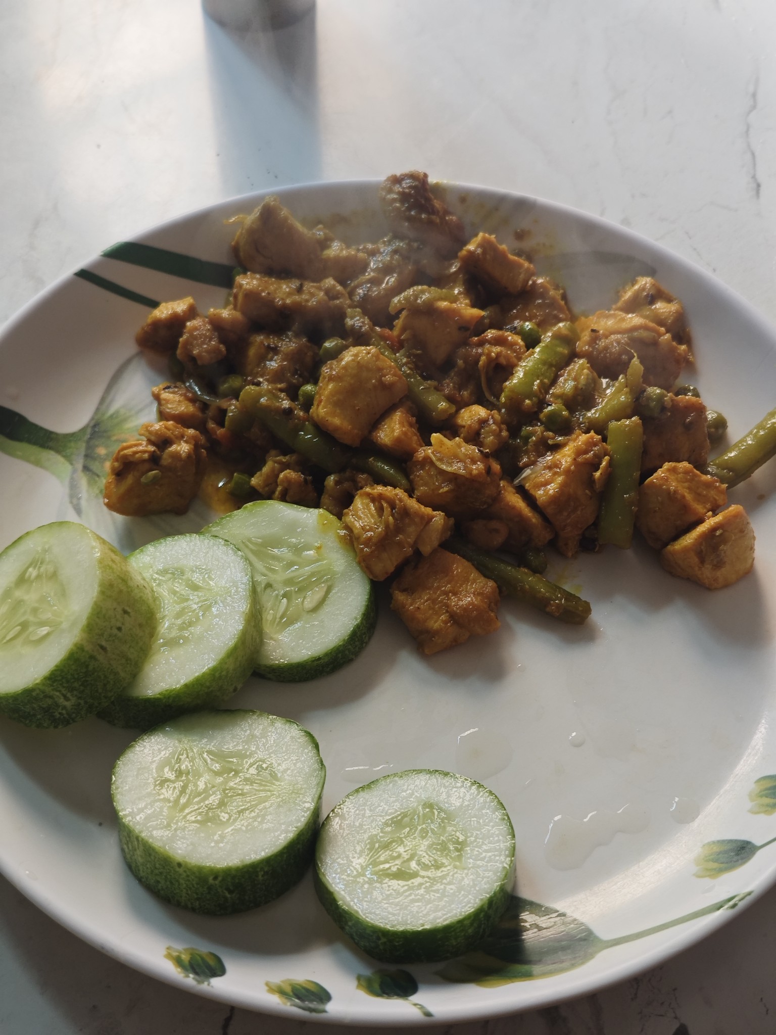 Chicken Veg Stir Fry & Cucumber