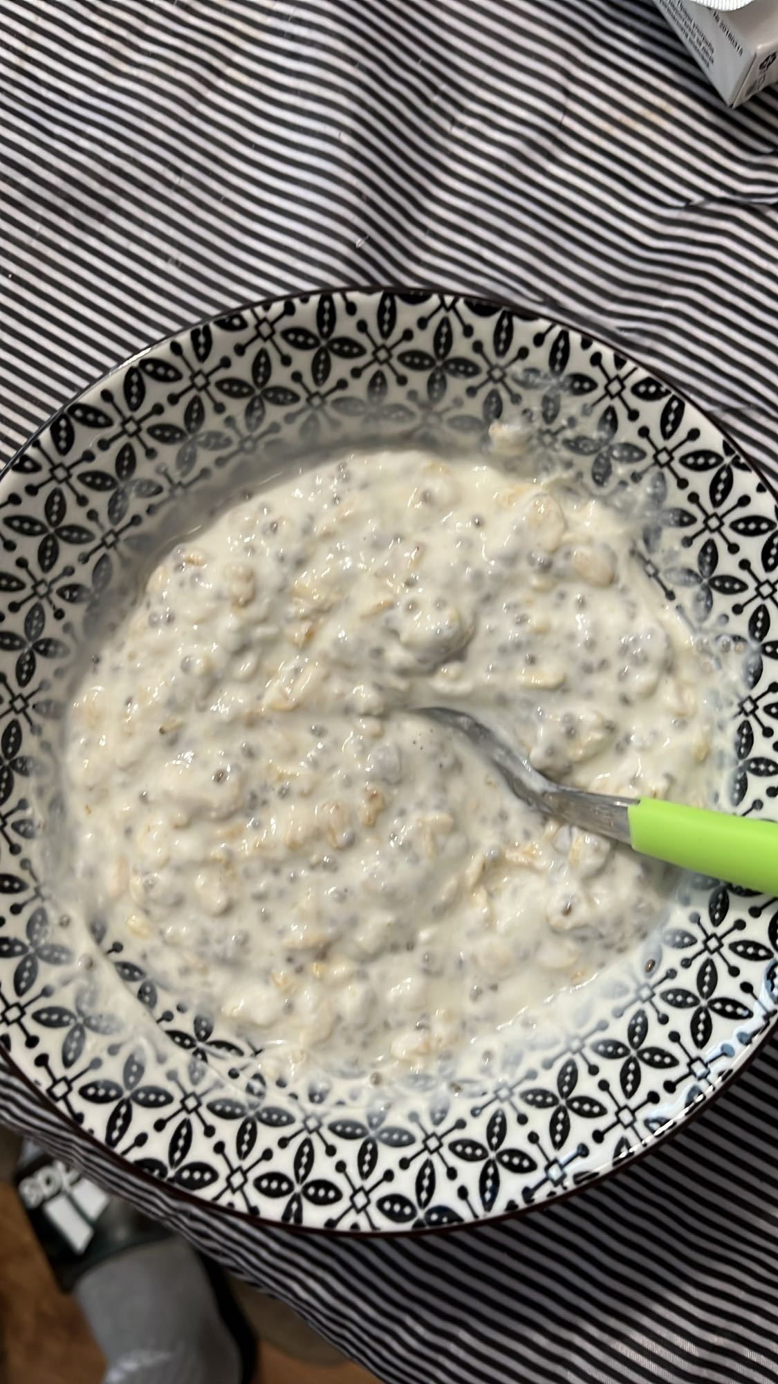 Овесена закуска с кисело мляко