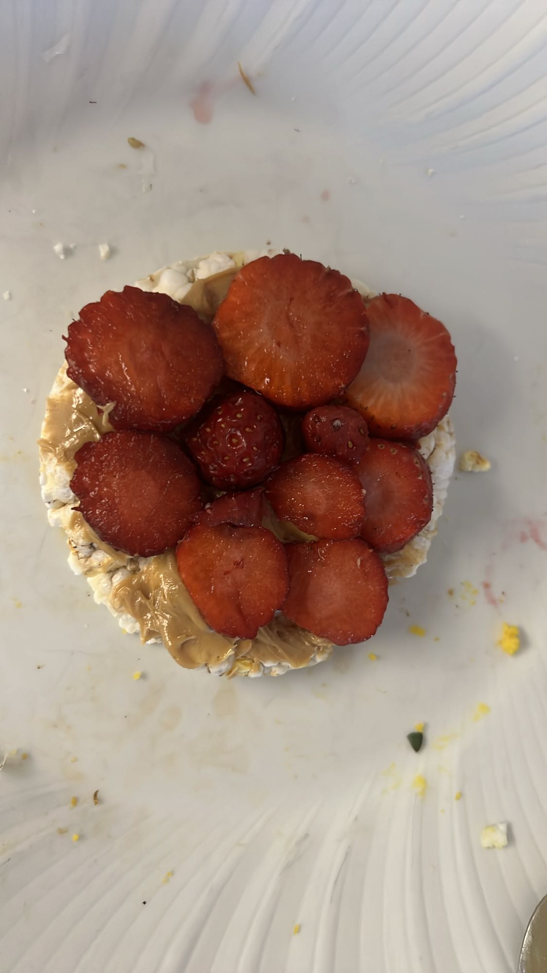 Pirinç patlağı fıstık ezmeli çilekli