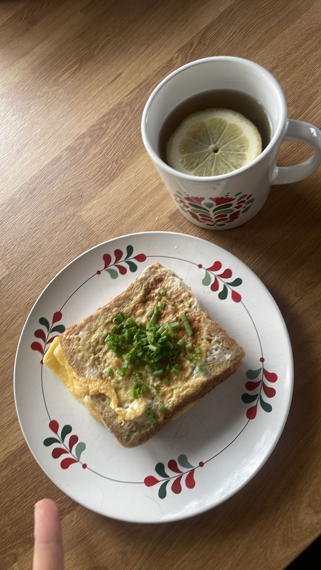 jajko na chlebie z herbatą
