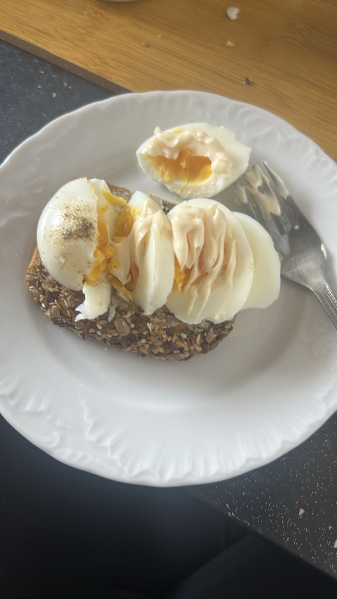 Jajka na chlebie z majonezem