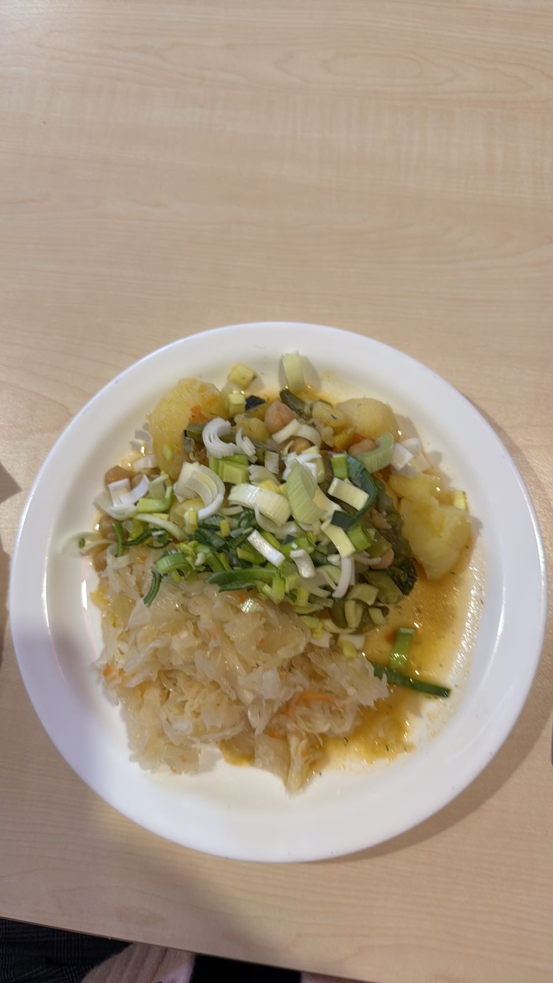 Vegetable stew with sauerkraut