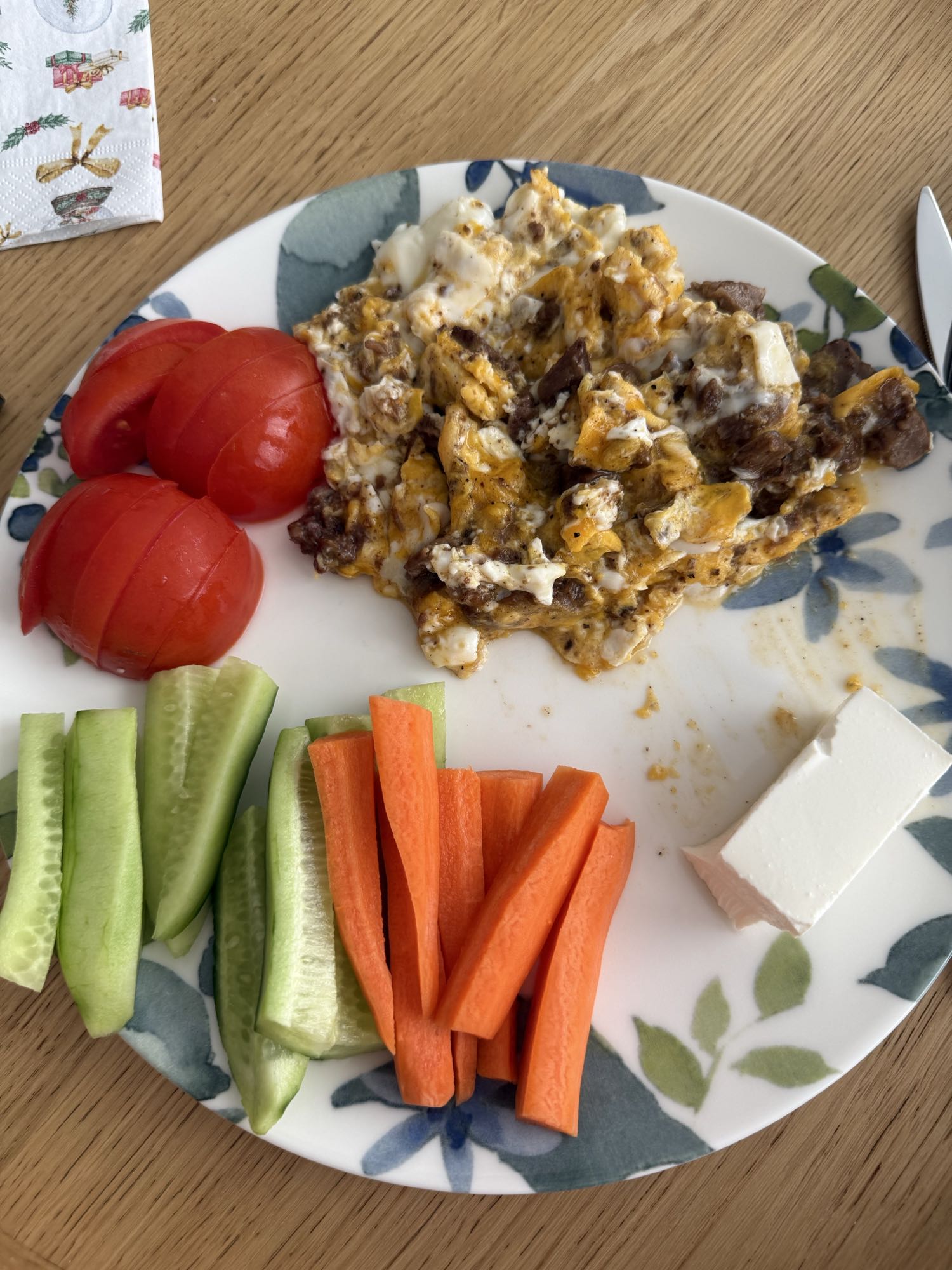 Sebzeli kahvaltı tabağı