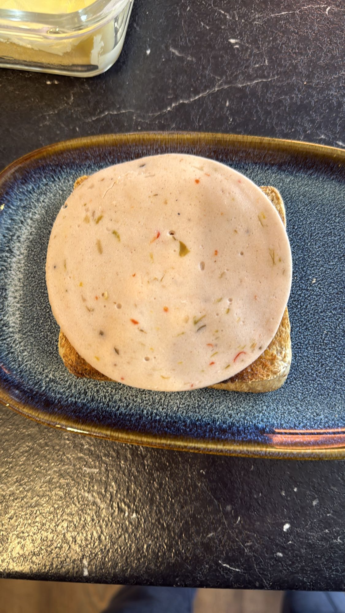 Toast mit Geflügelwurst