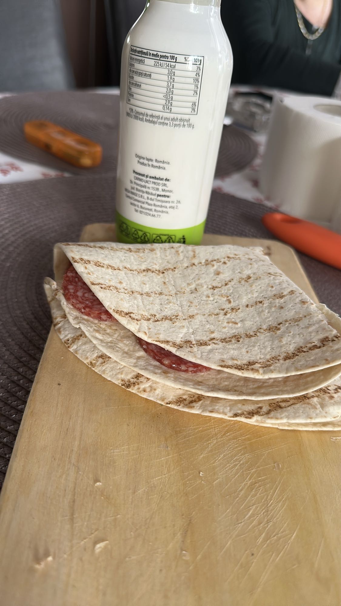 Lipie cu salam și kefir