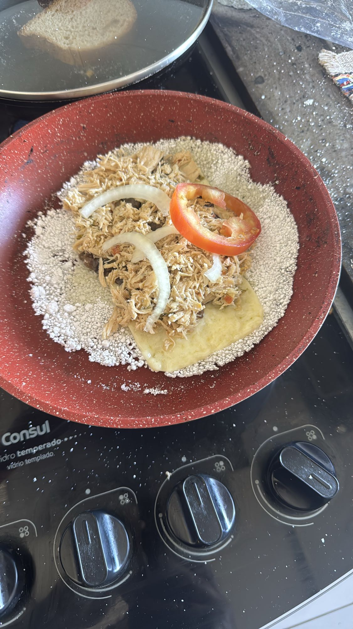 Tapioca com frango e legumes