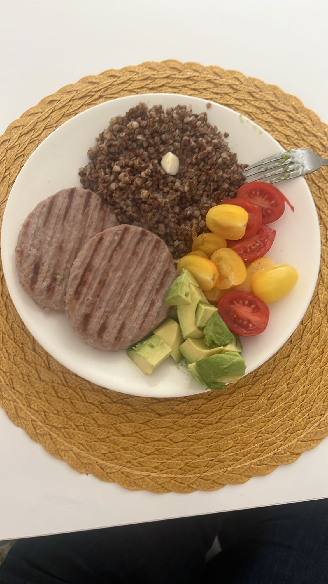 гречка з котлетами та овочами