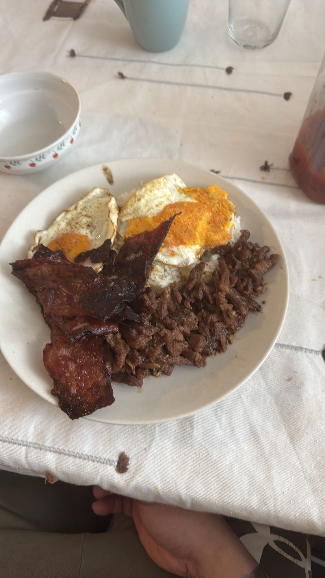 Ägg, bacon och kött