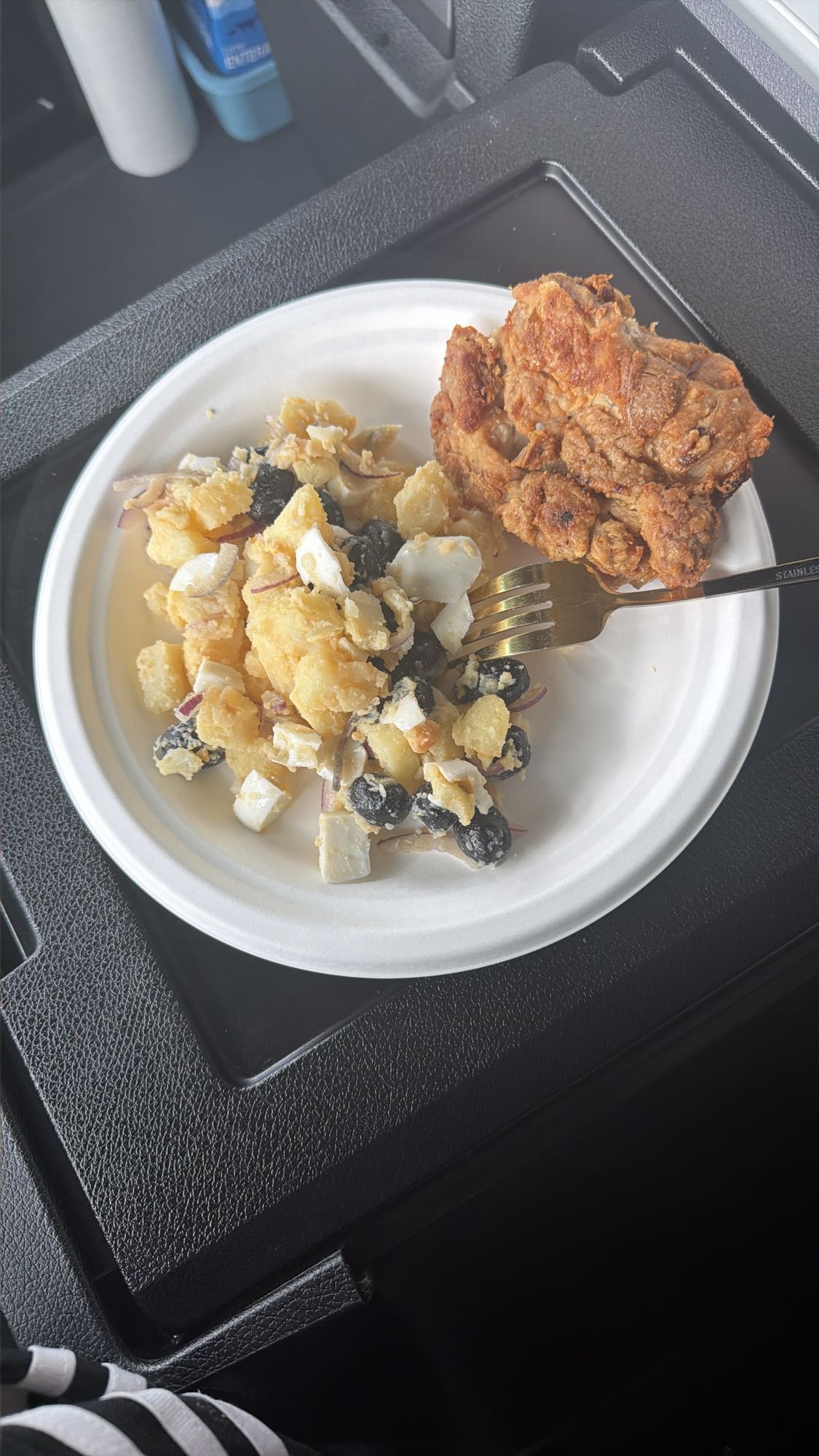 Salată de cartofi cu pui prăjit