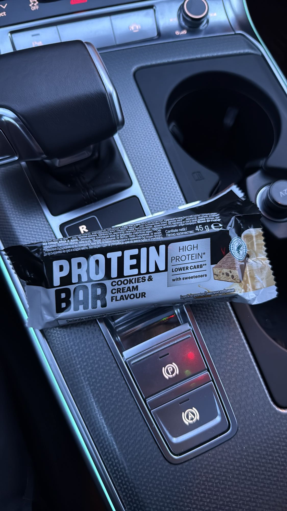 Cookies & Cream Protein Bar