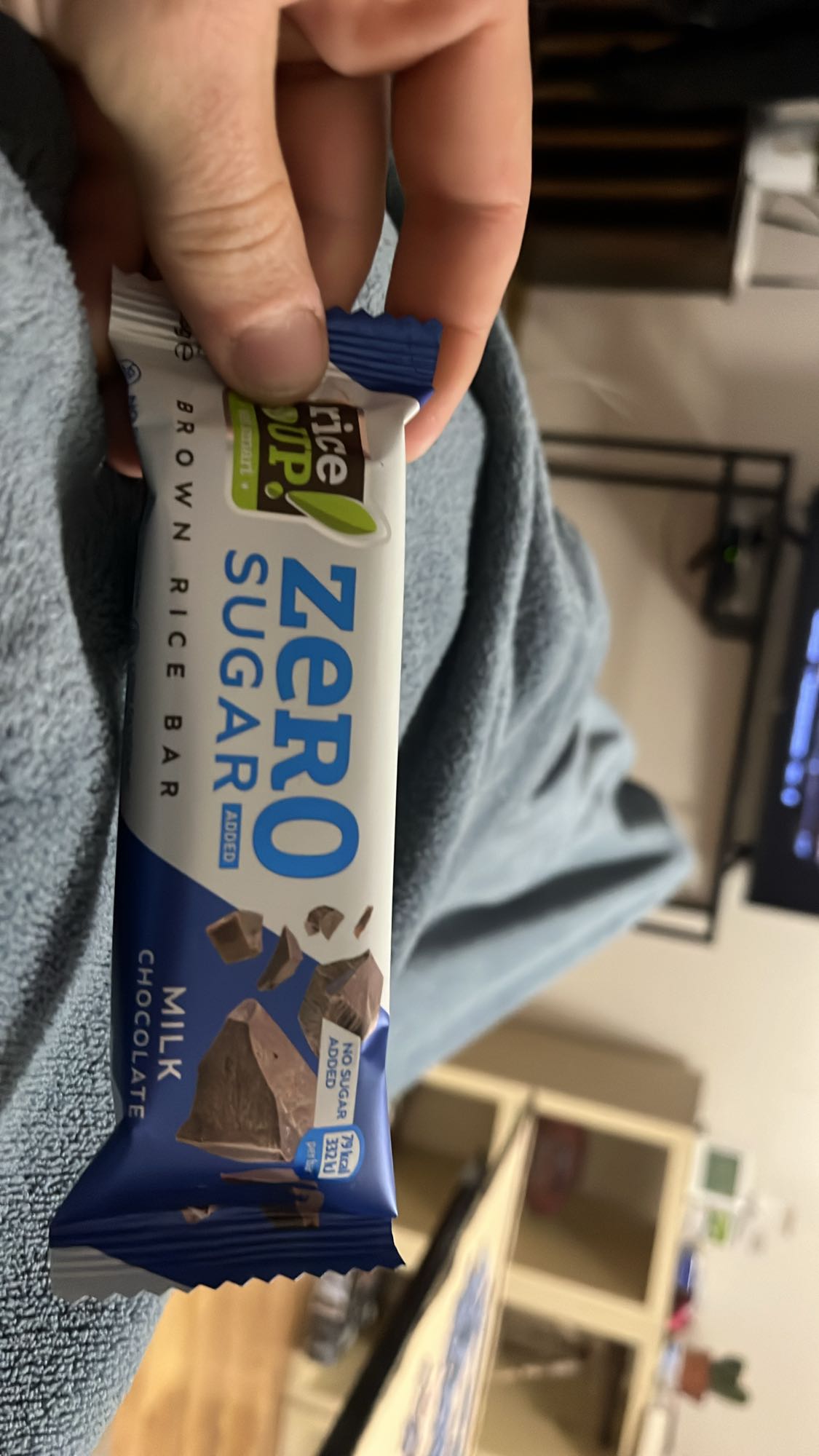 бар с кафяв ориз и шоколад