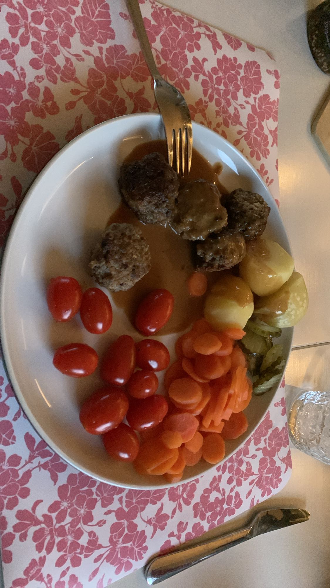 Köttbullar med potatis