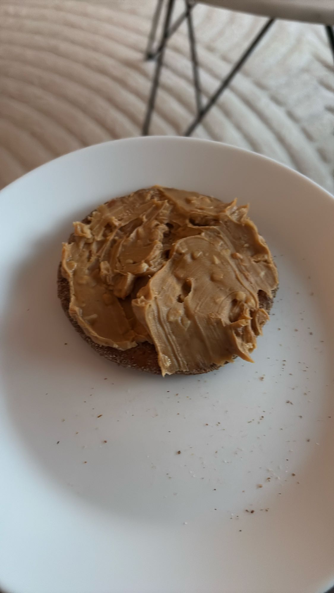 Knäckebröd med jordnötssmör