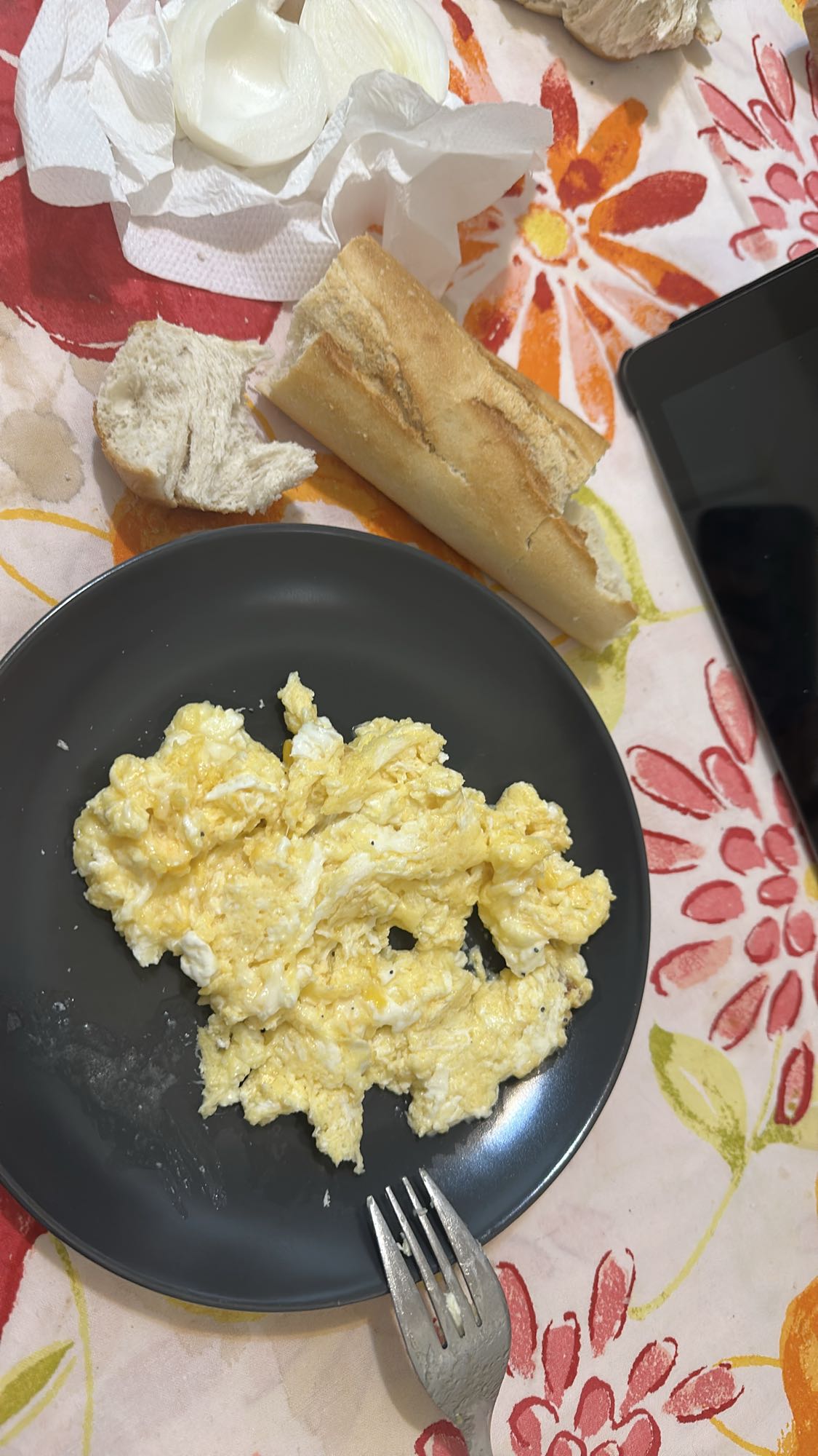 Scrambled eggs and bread
