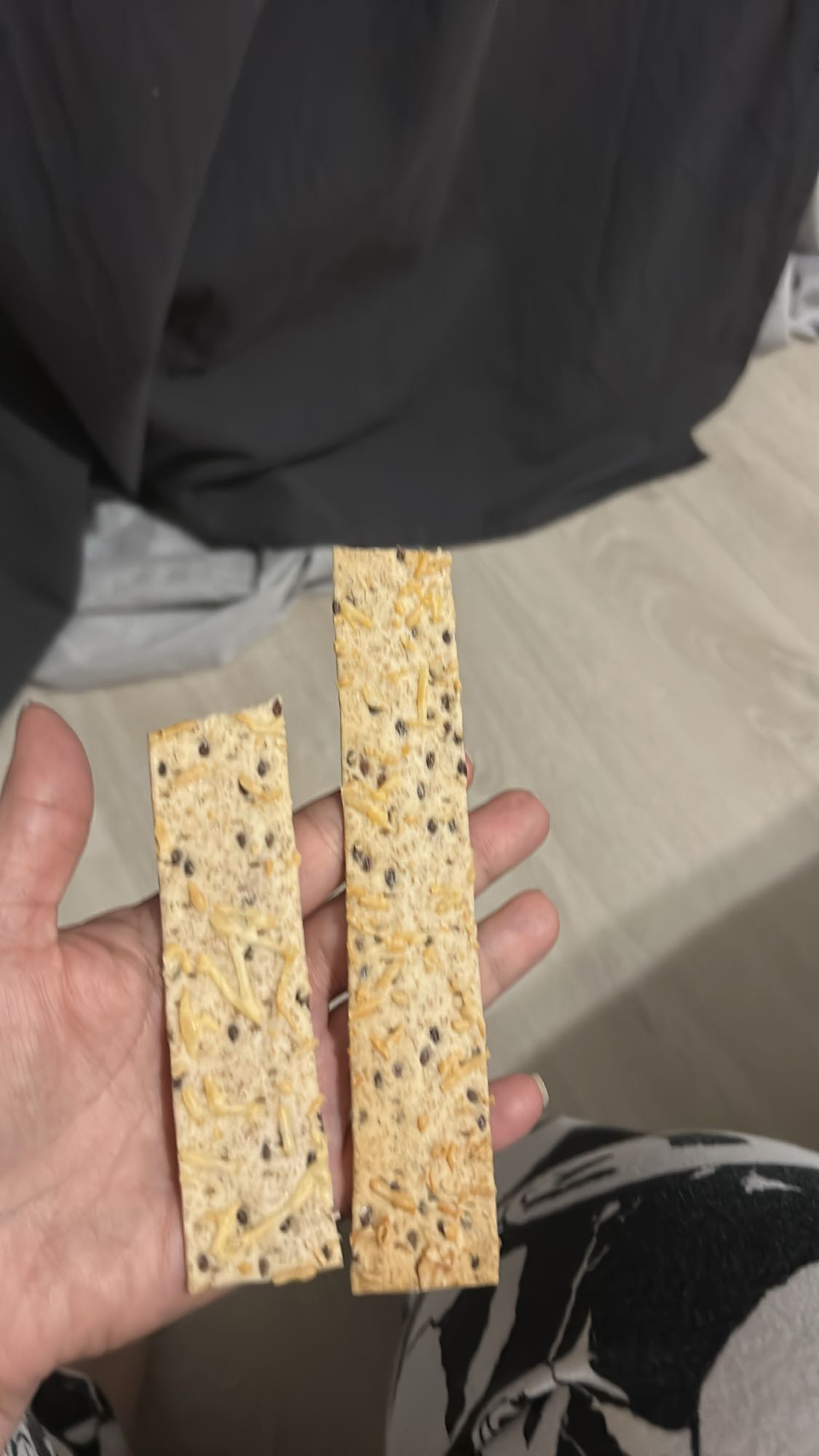 Crackers cu semințe și brânză