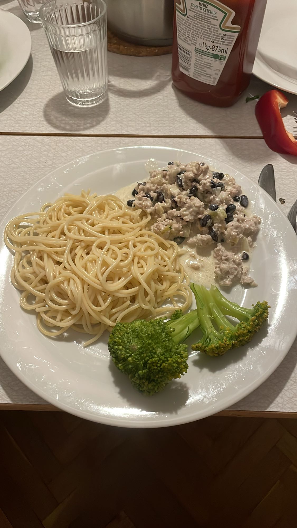 Pasta med kycklingröra