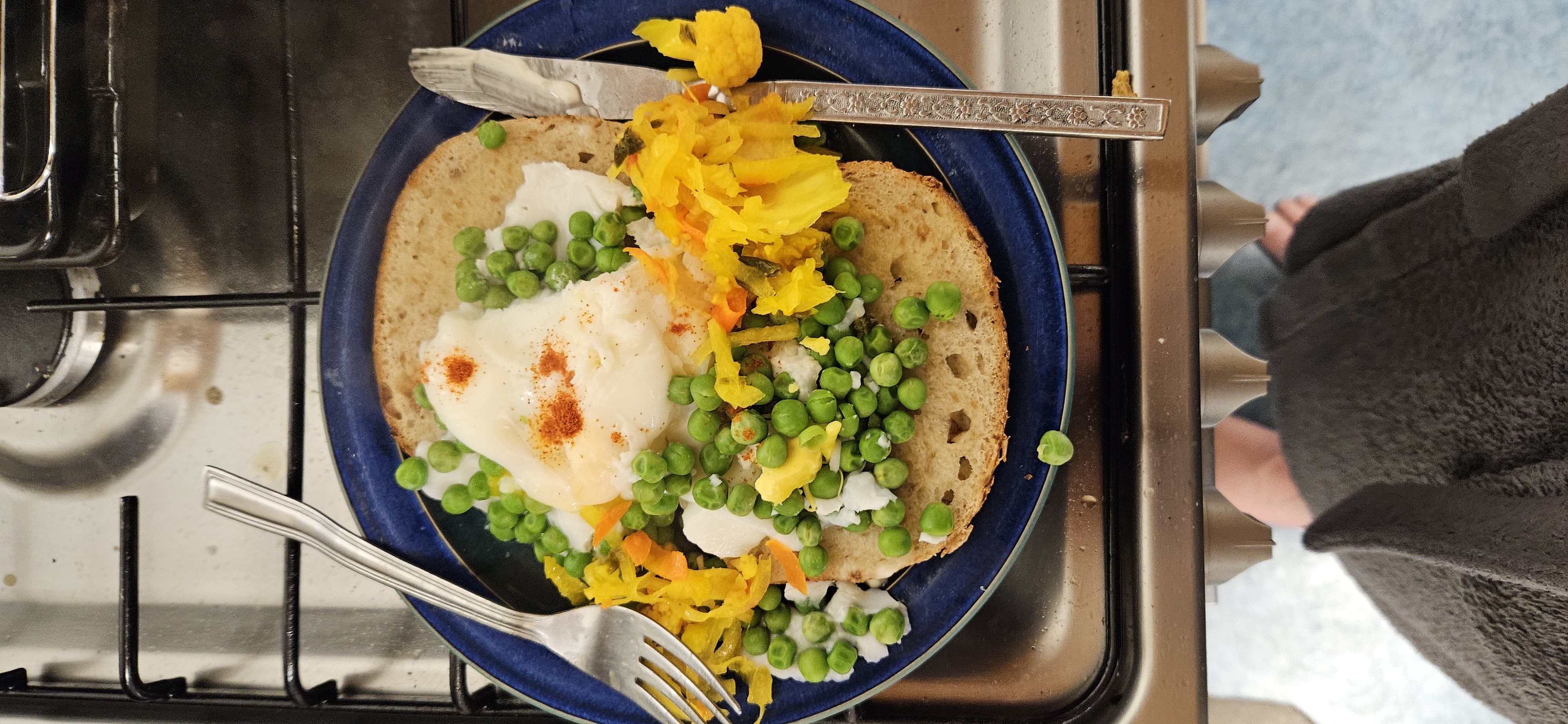 Egg toast with peas & kraut