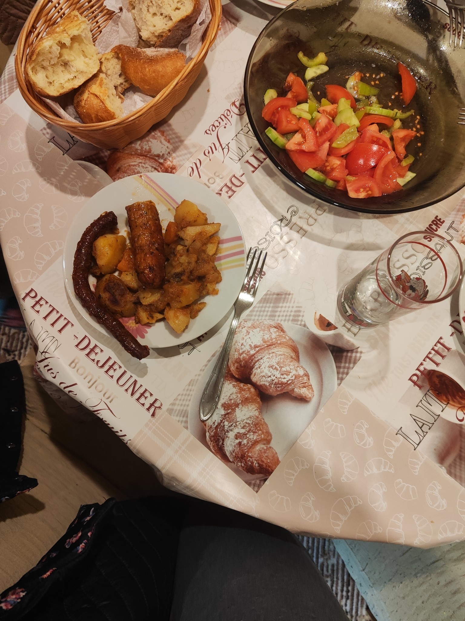 Sausage, potatoes, bread, salad