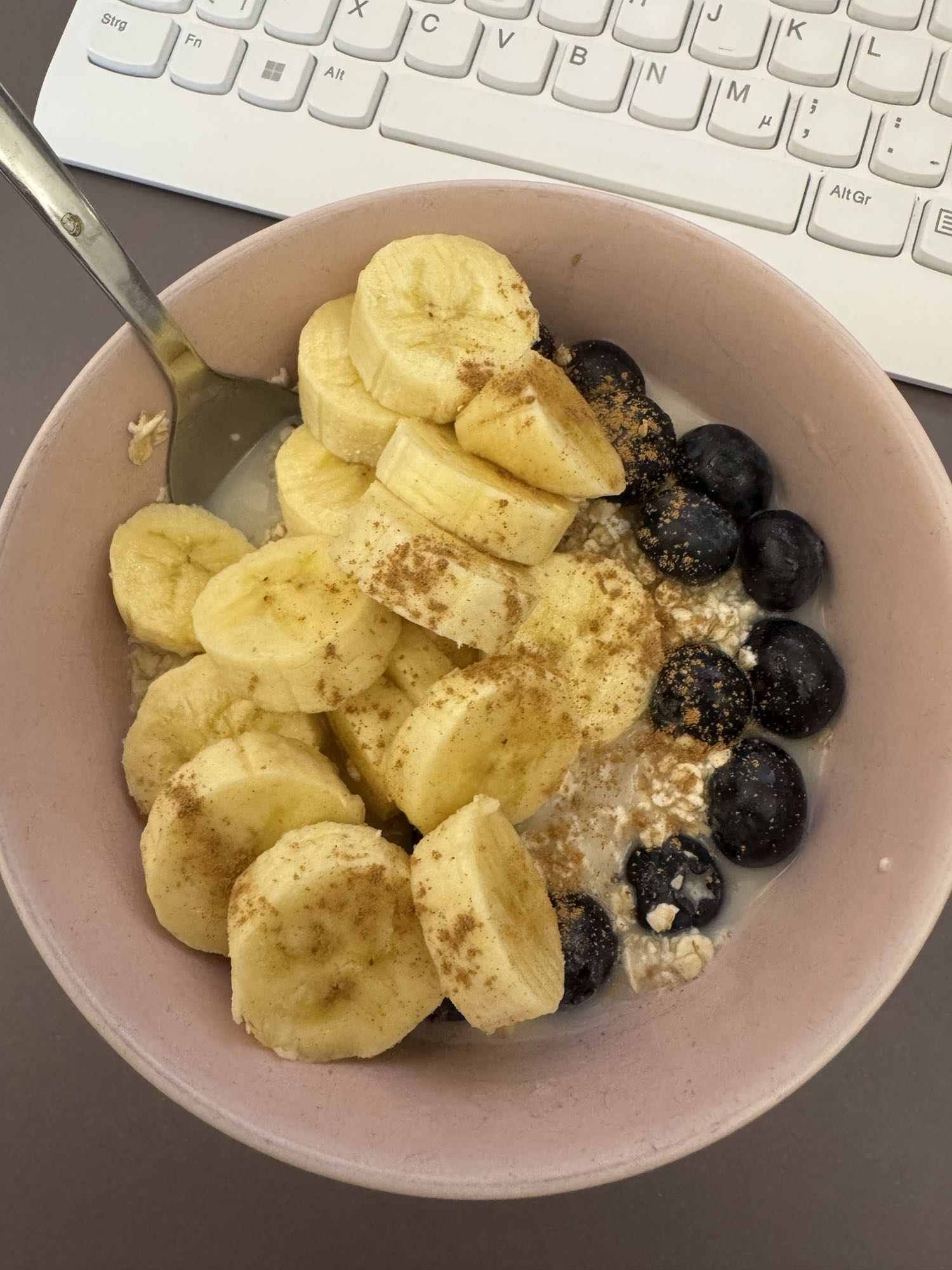 Haferflocken mit Banane & Beeren