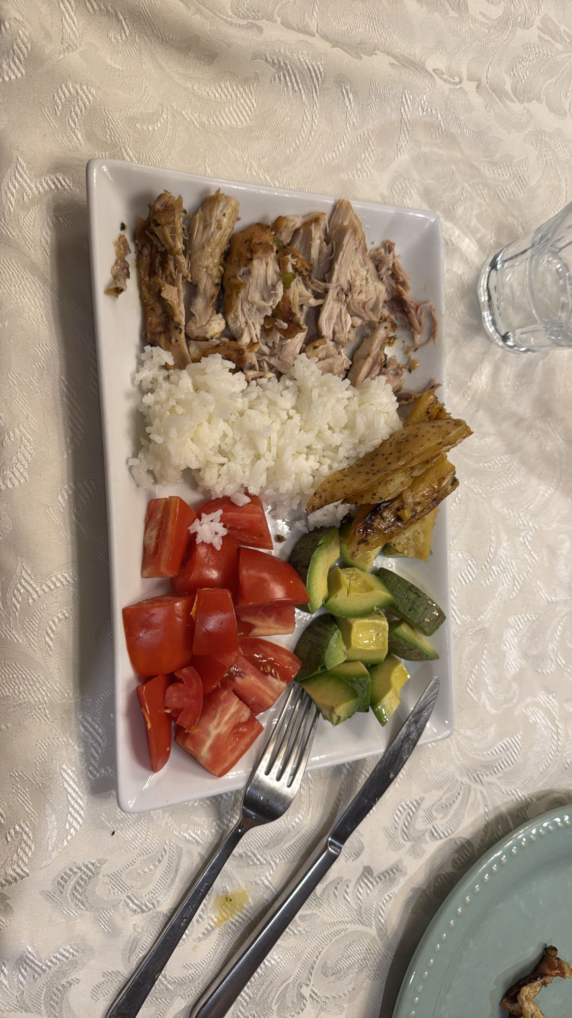 Plato de pollo y vegetales