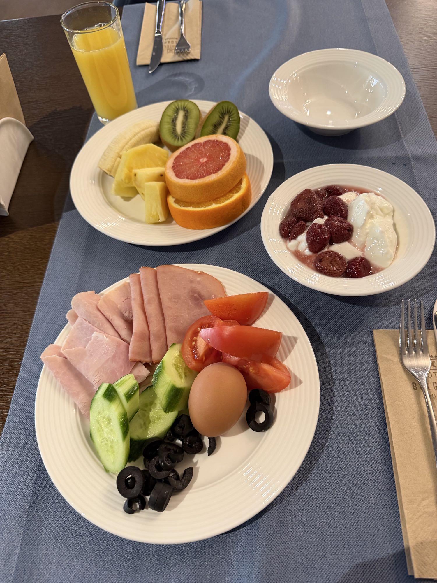 Kahvaltı tabağı ve meyve