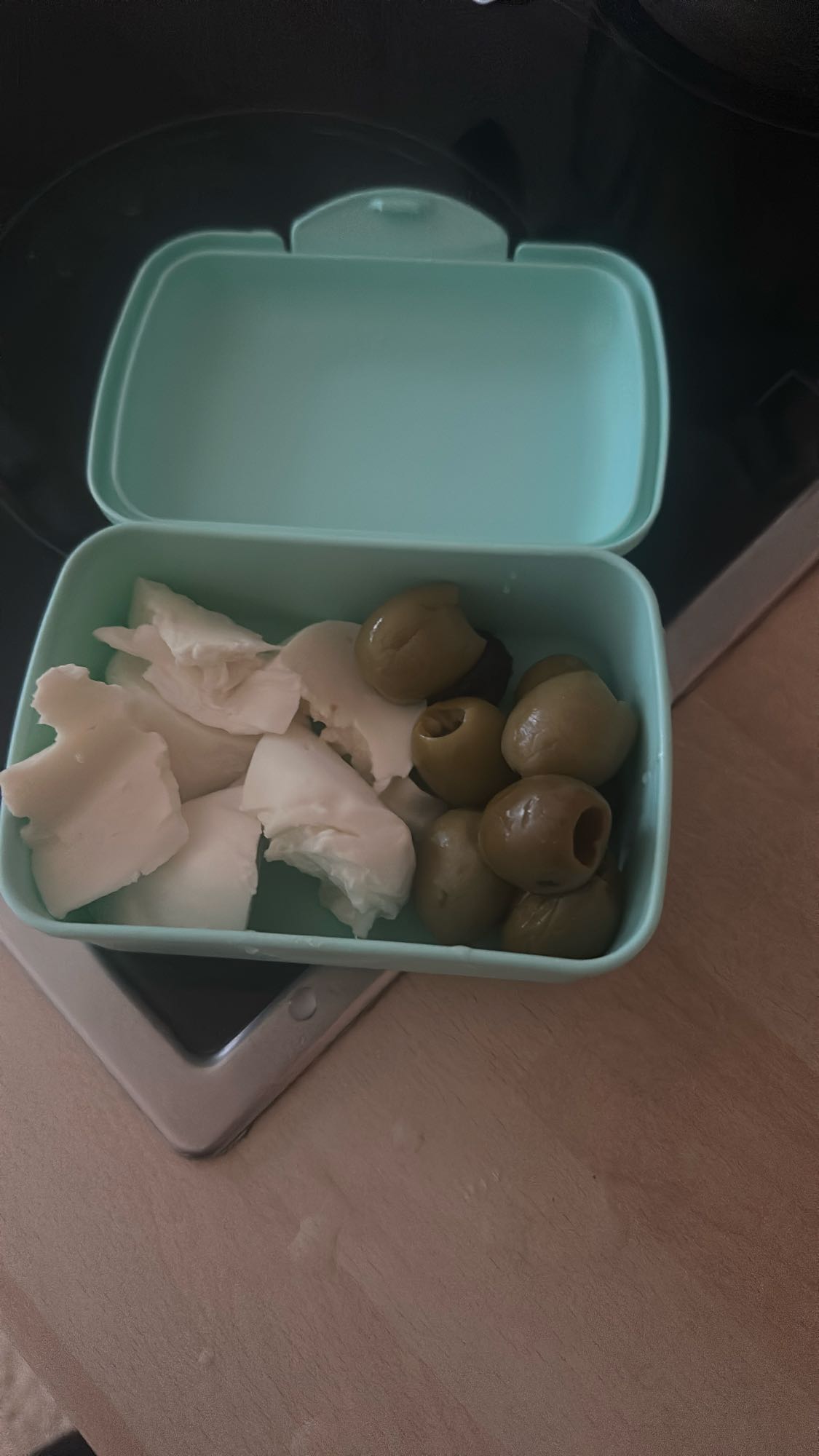 Peynir ve Zeytin Kutusu