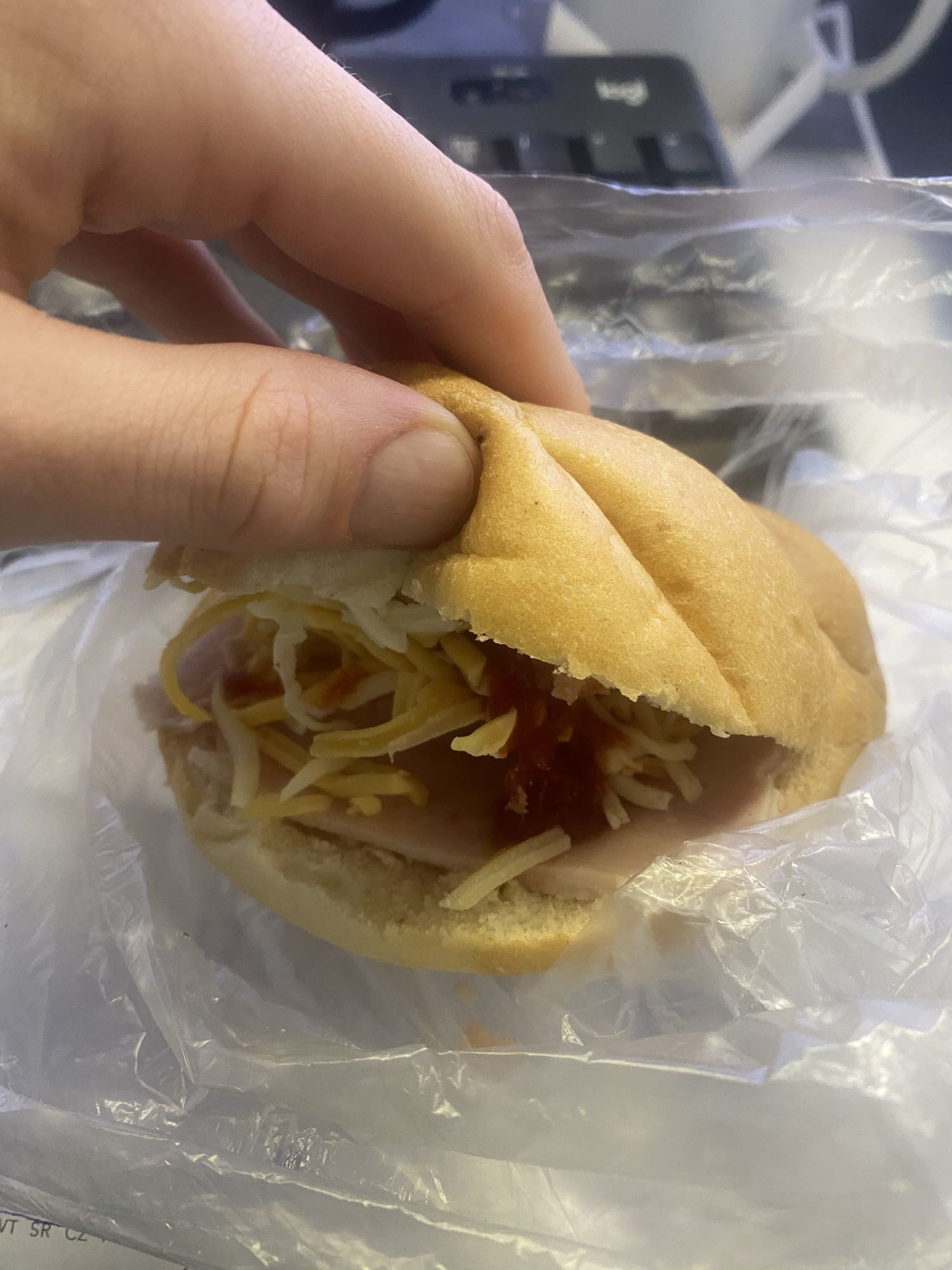 Kanapka z szynką i serem