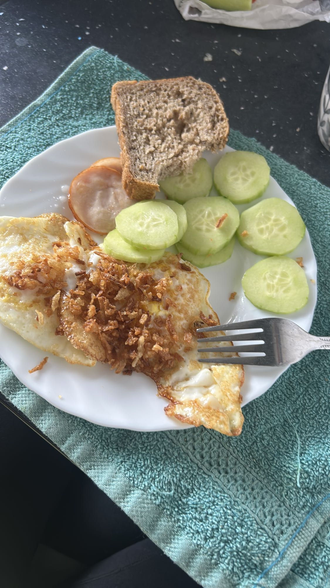 Jajka sadzone z warzywami