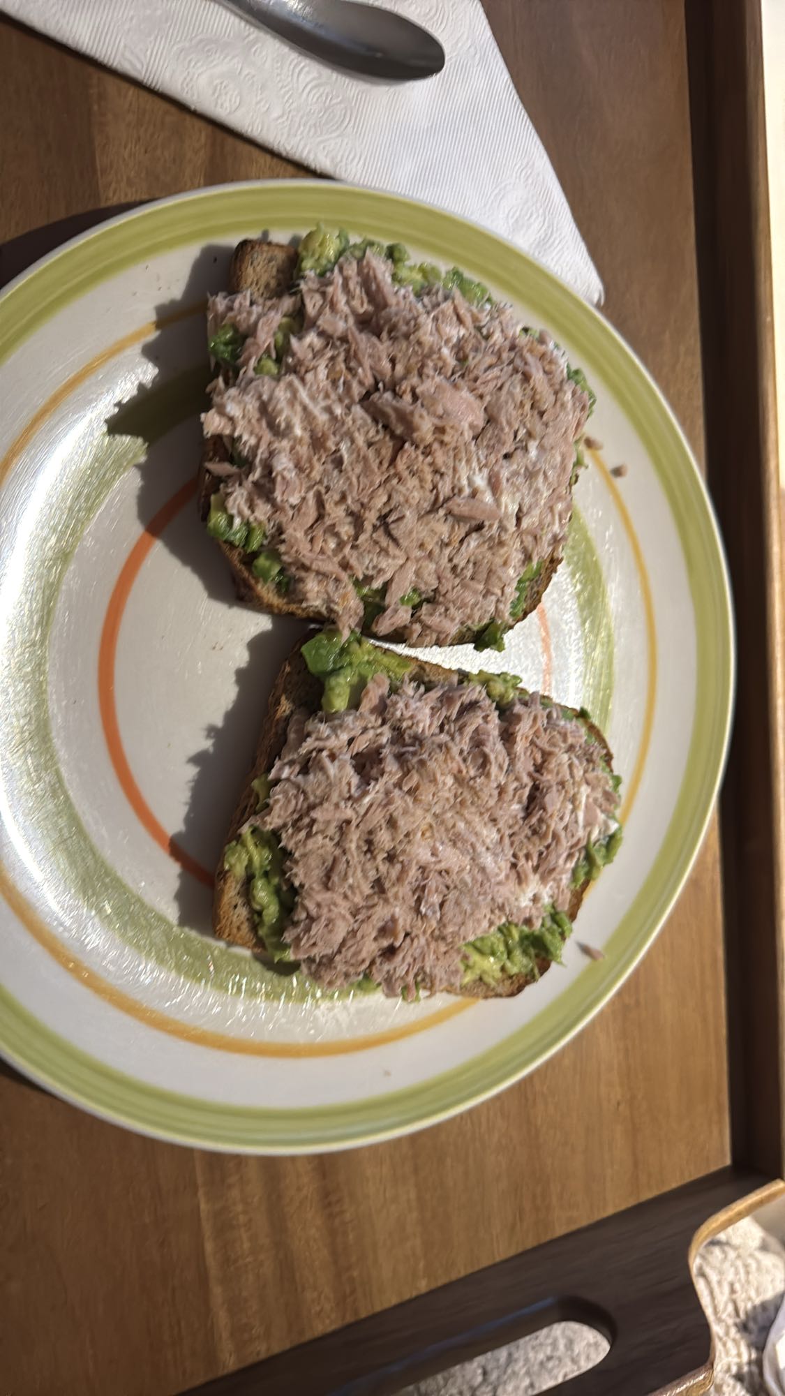 Tostadas de atún y aguacate