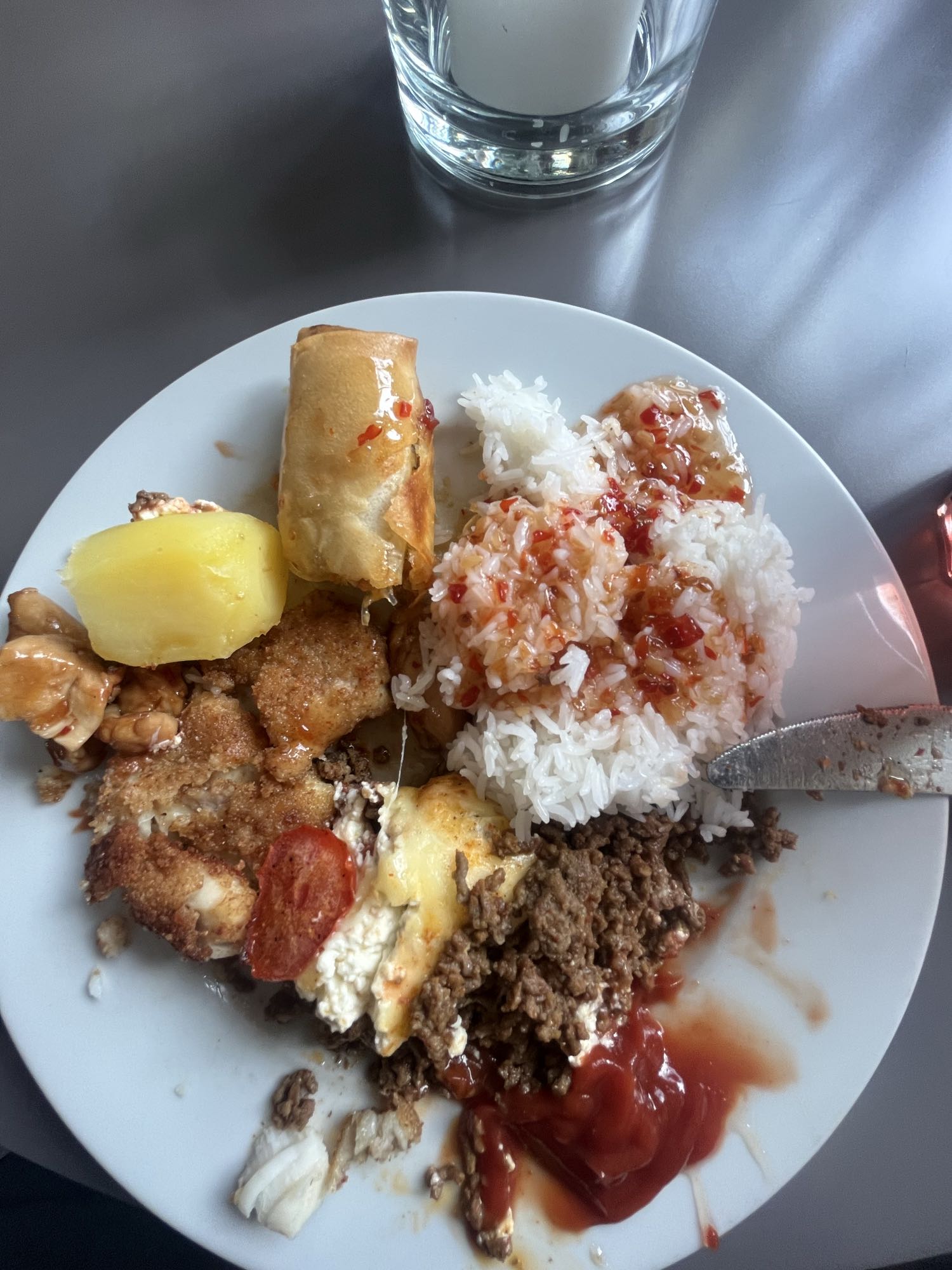 Blandad asiatisk tallrik