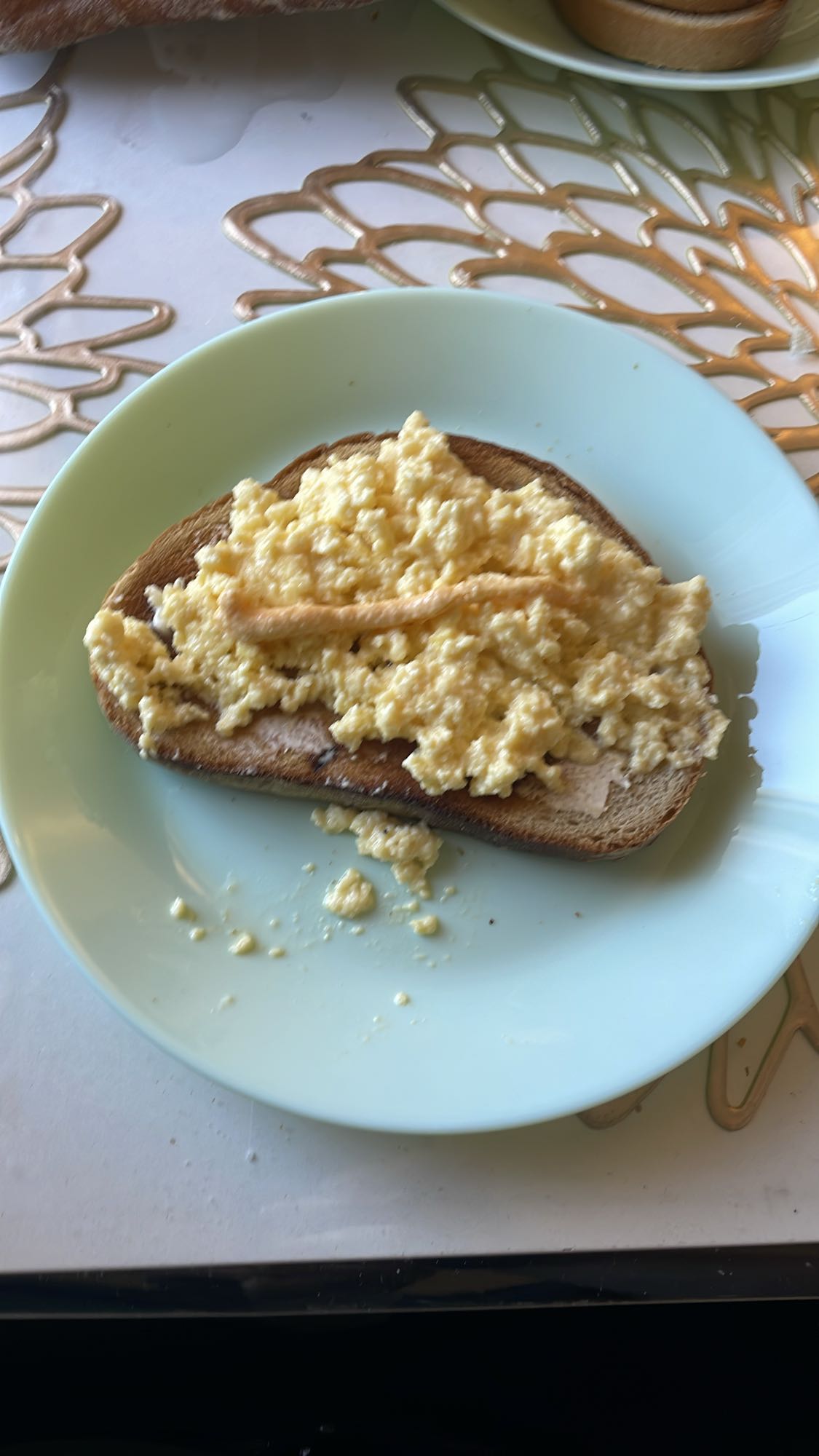 Äggröra på rostat bröd