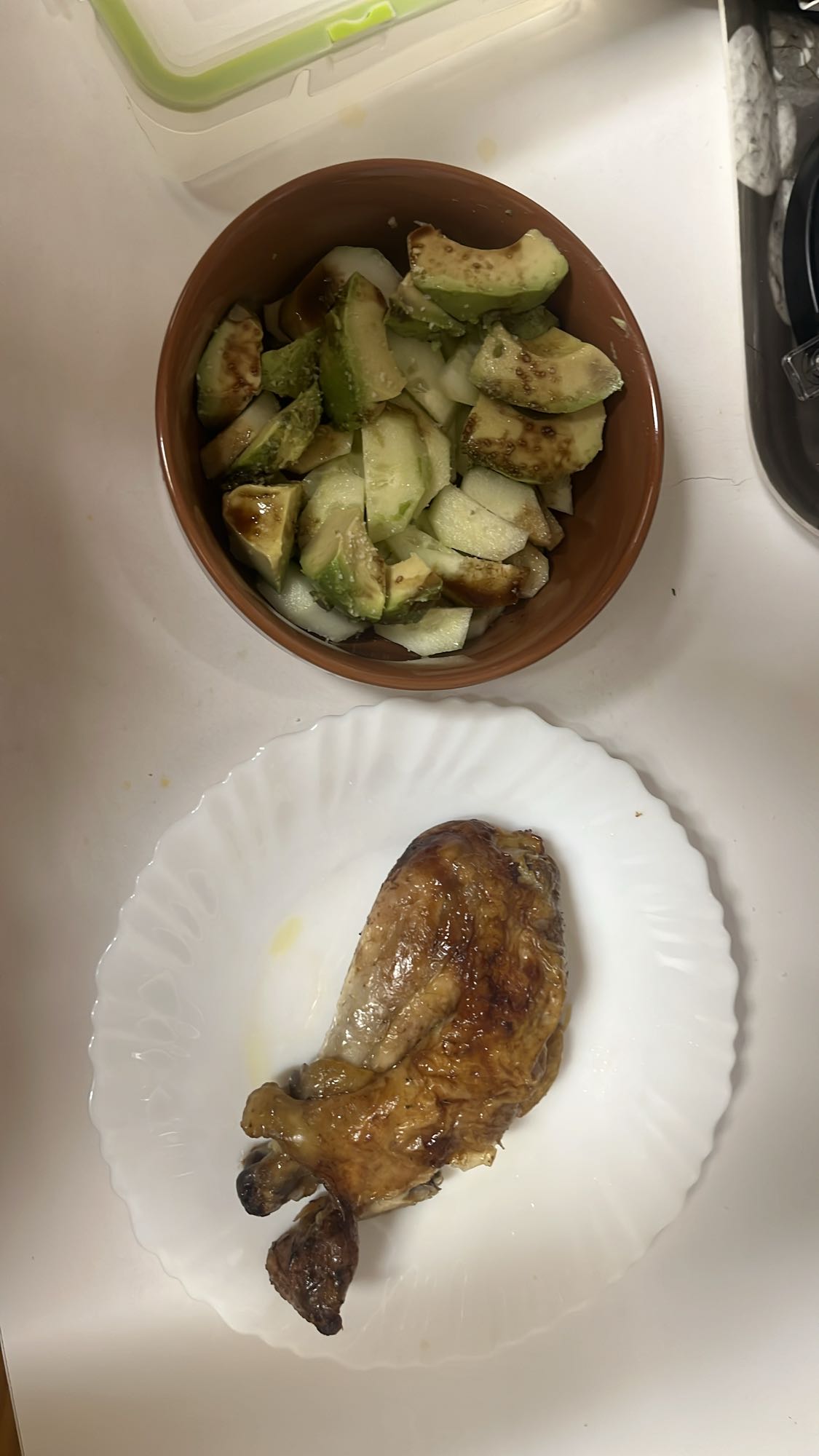 Pollo asado con ensalada