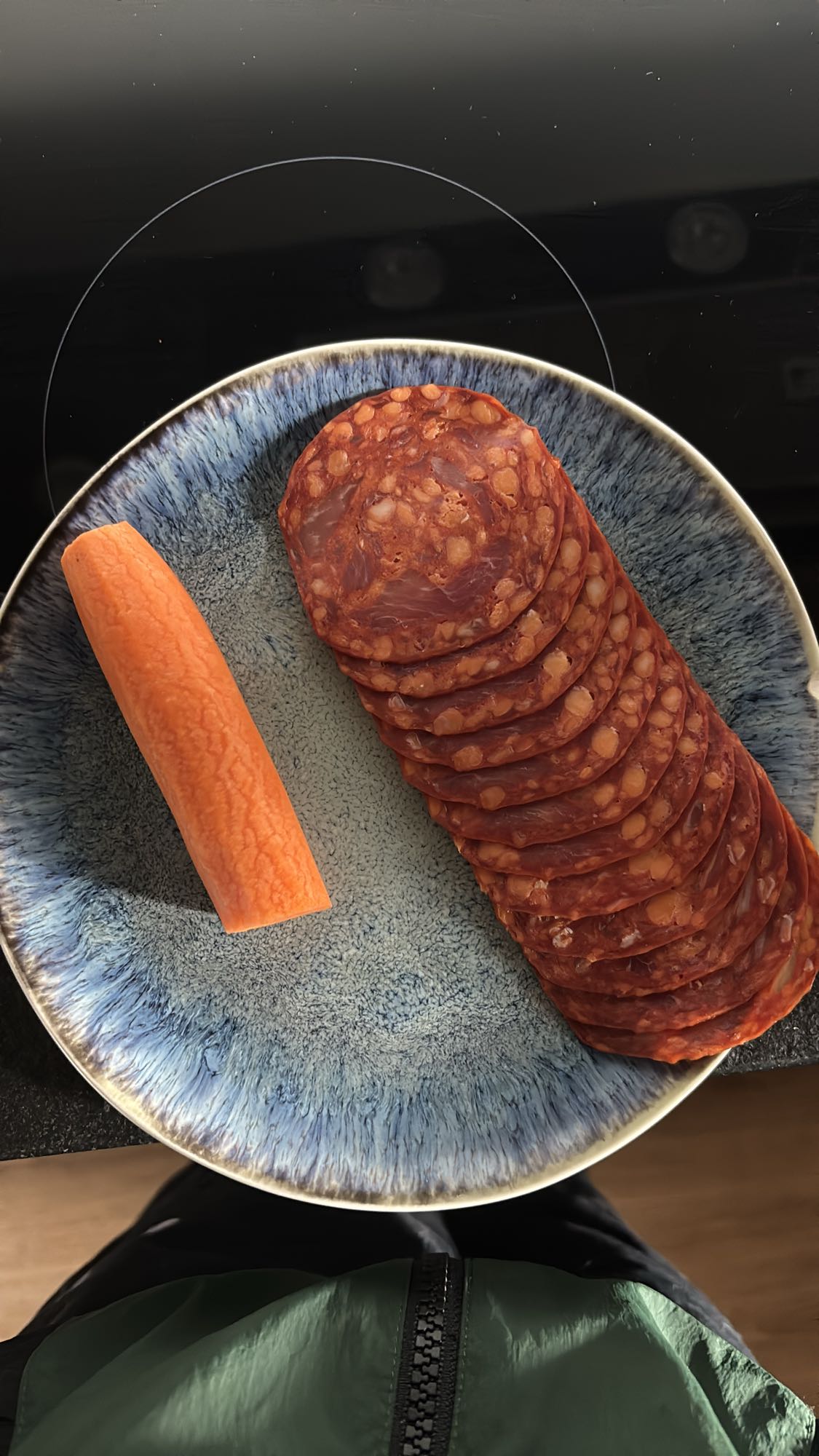 Wortel en chorizo snack