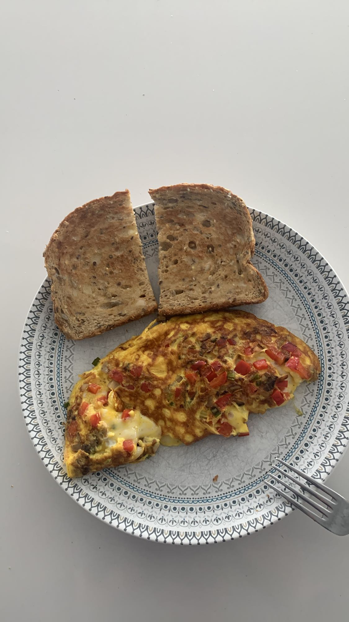 Omelette et pain complet