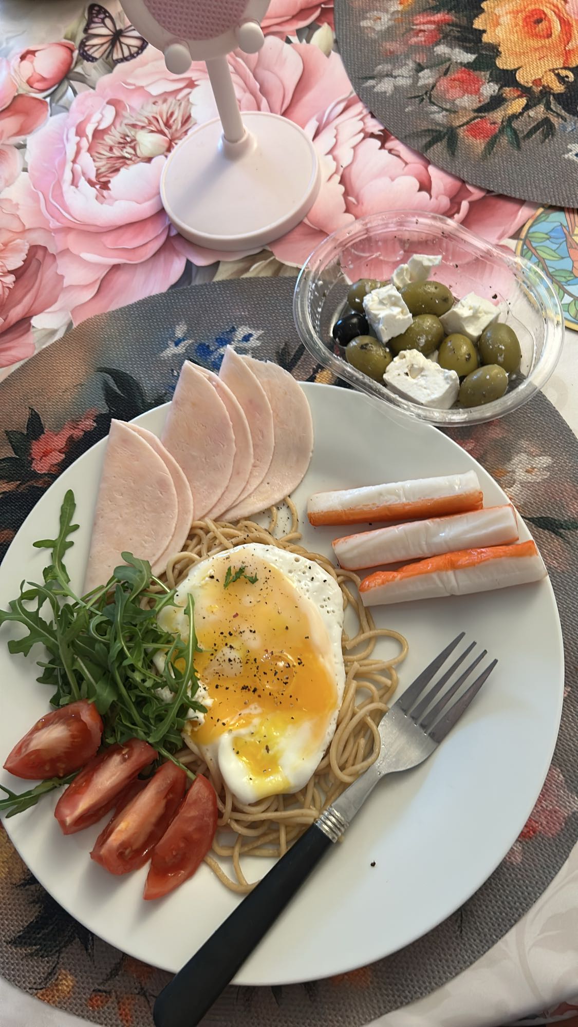 Завтрак с яйцом и ветчиной