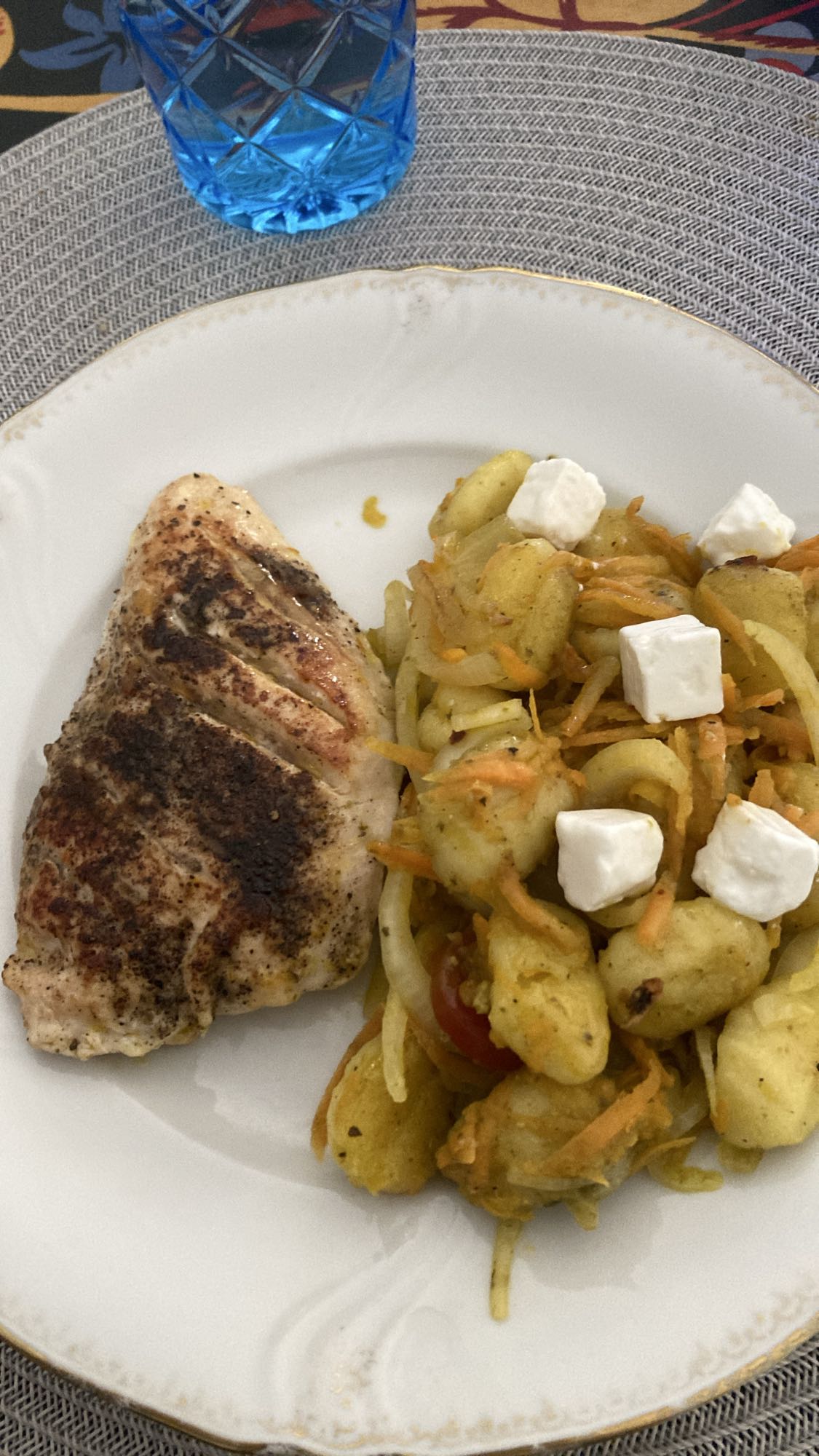 Kyckling med gnocchi och feta