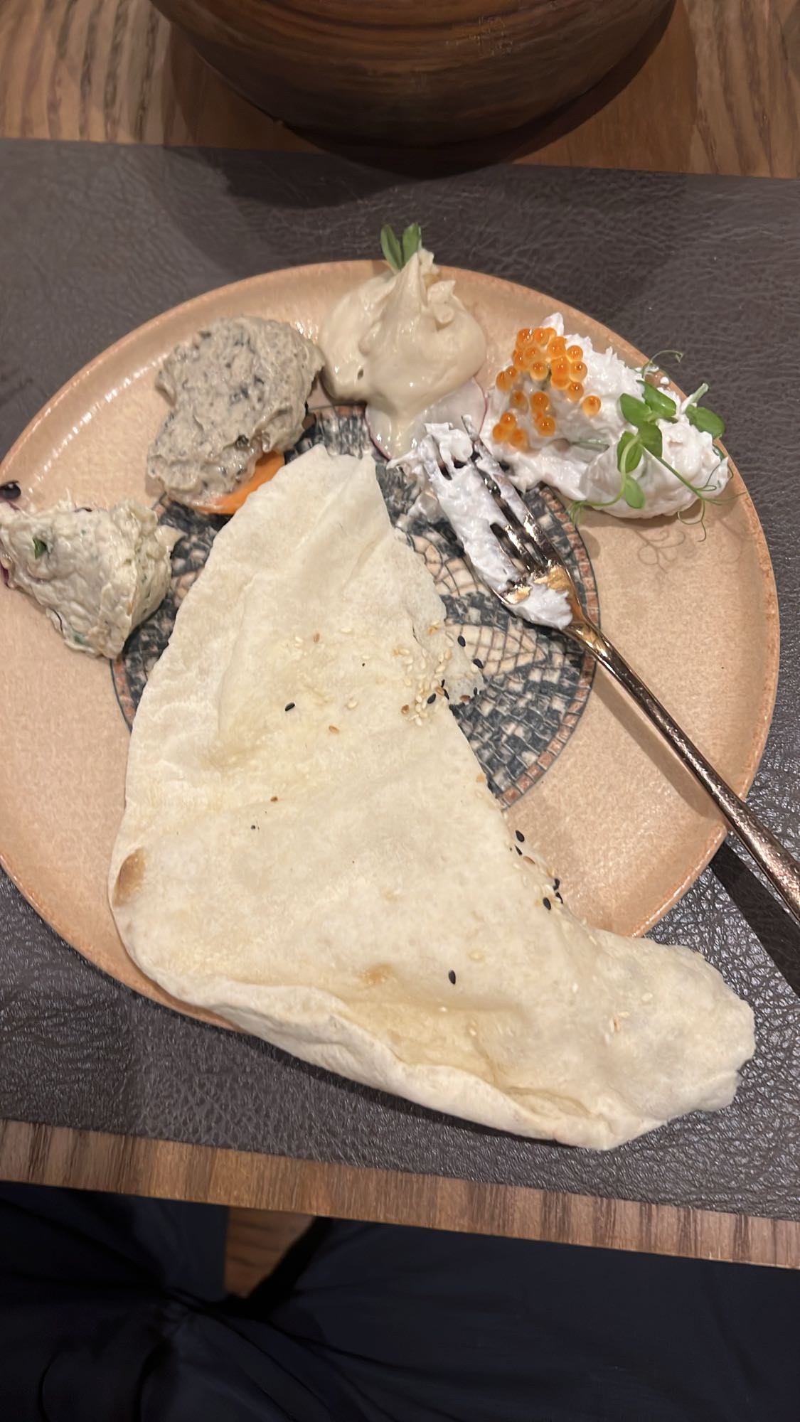 Platou cu lipie și creme
