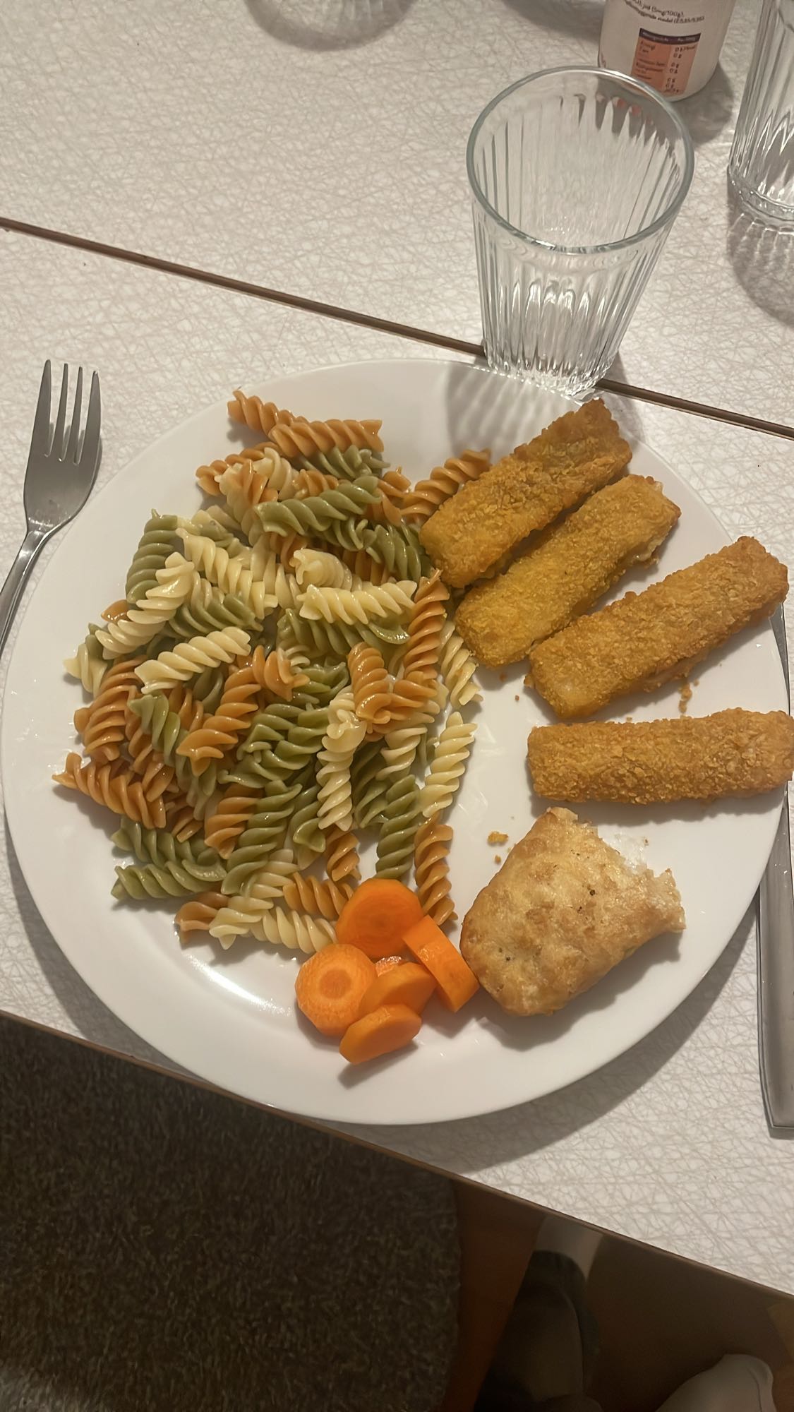 Fiskpinnar med pasta