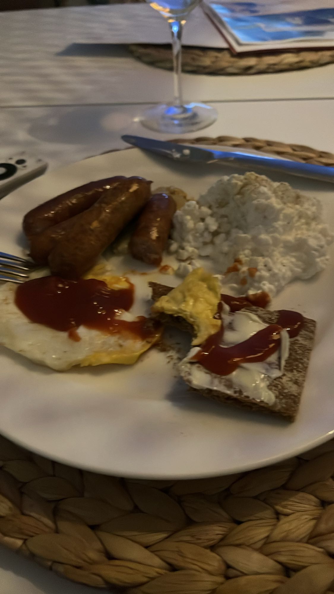 Korv, ägg & knäckebröd