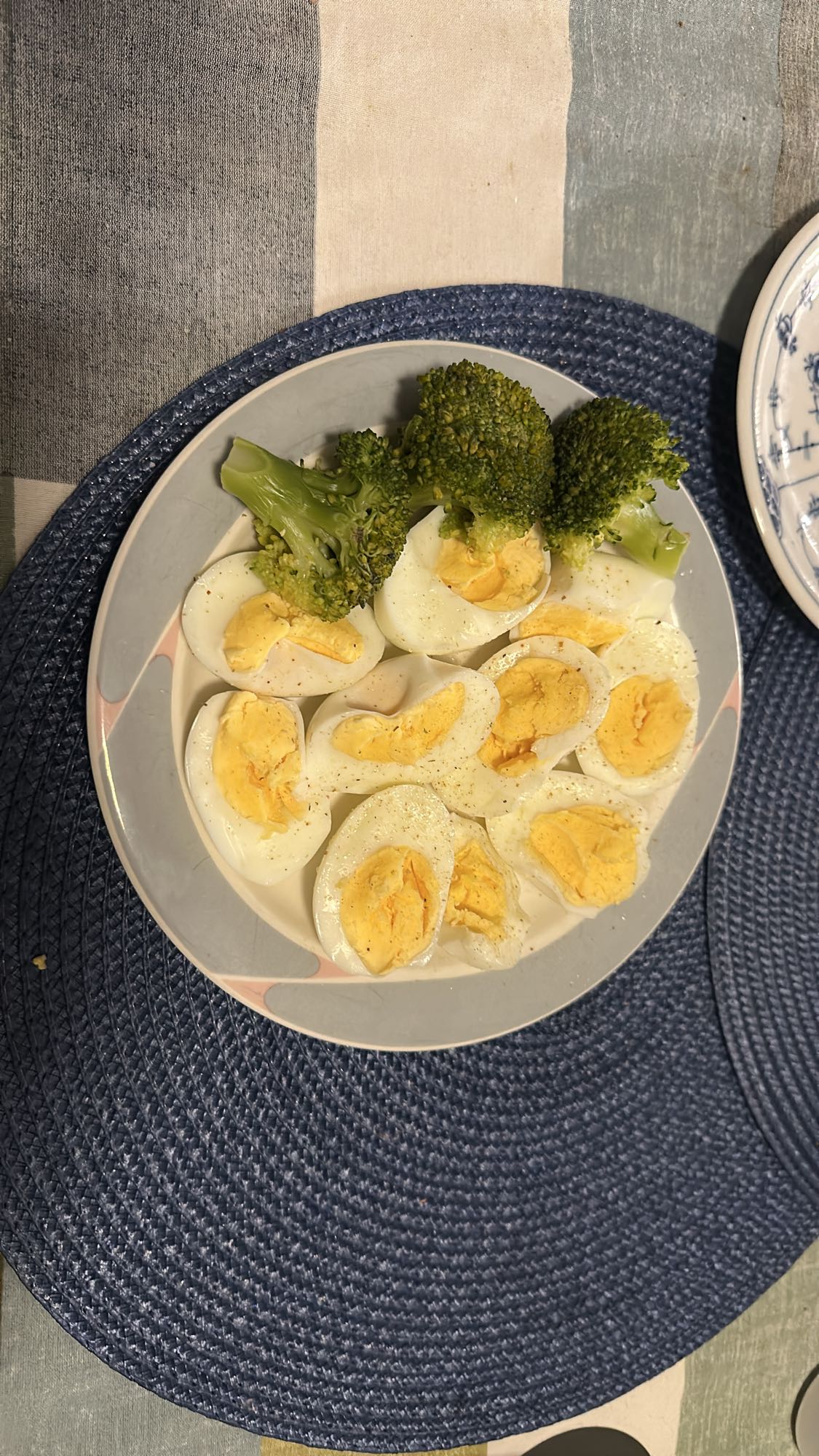 Kokta ägg med broccoli