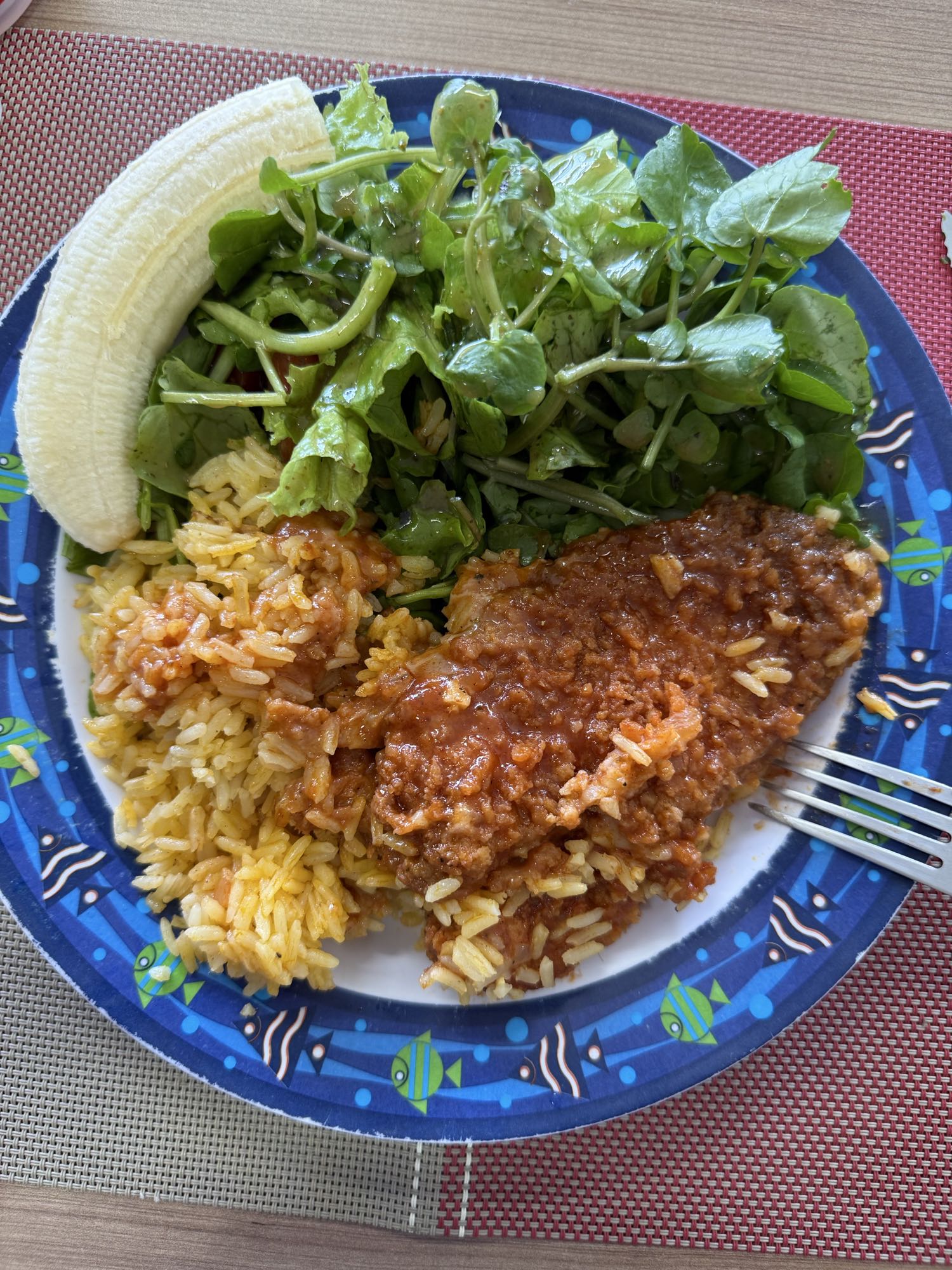 Arroz, frango, salada e banana