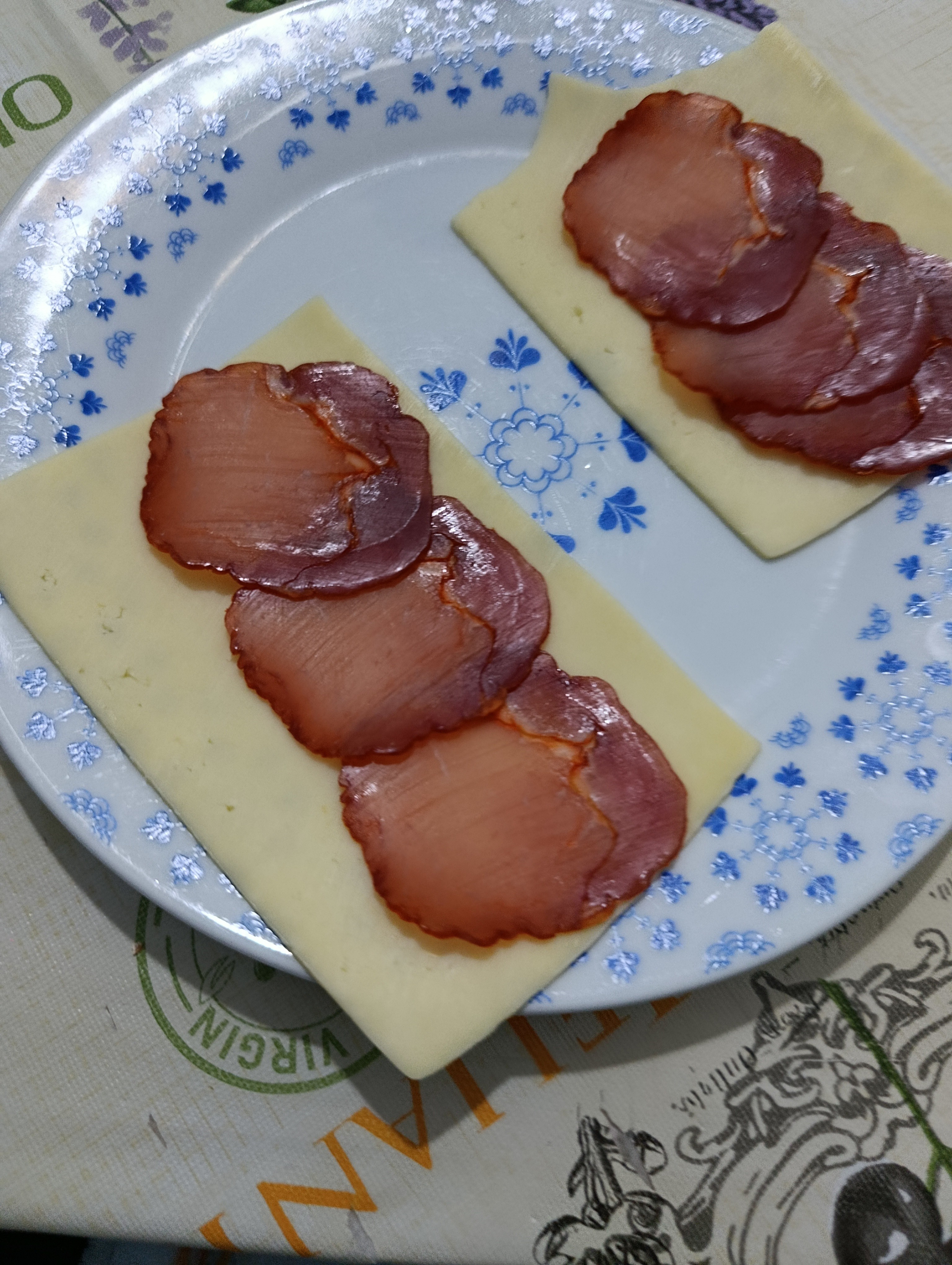 Queso con jamón curado