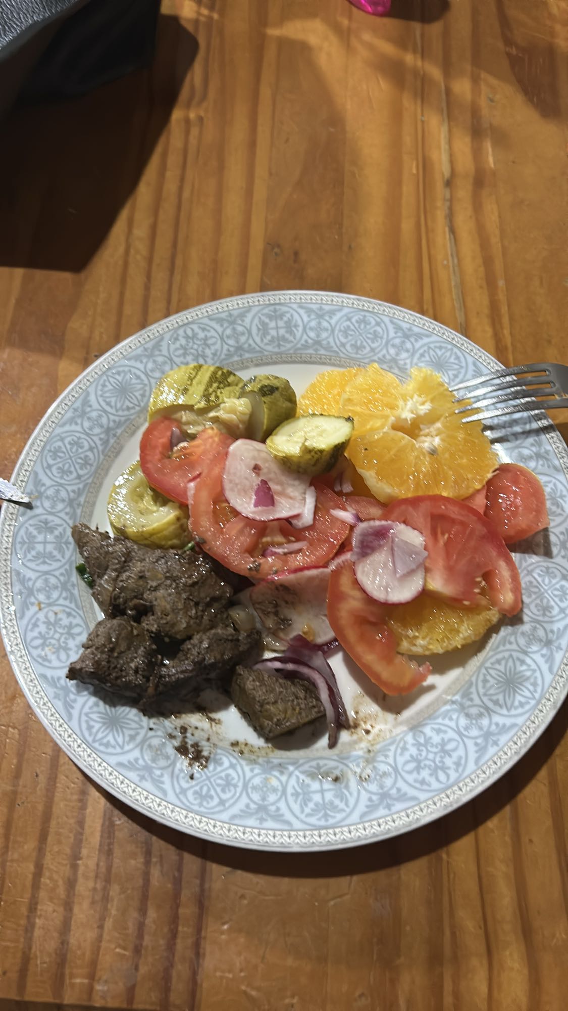 Prato de carne e salada