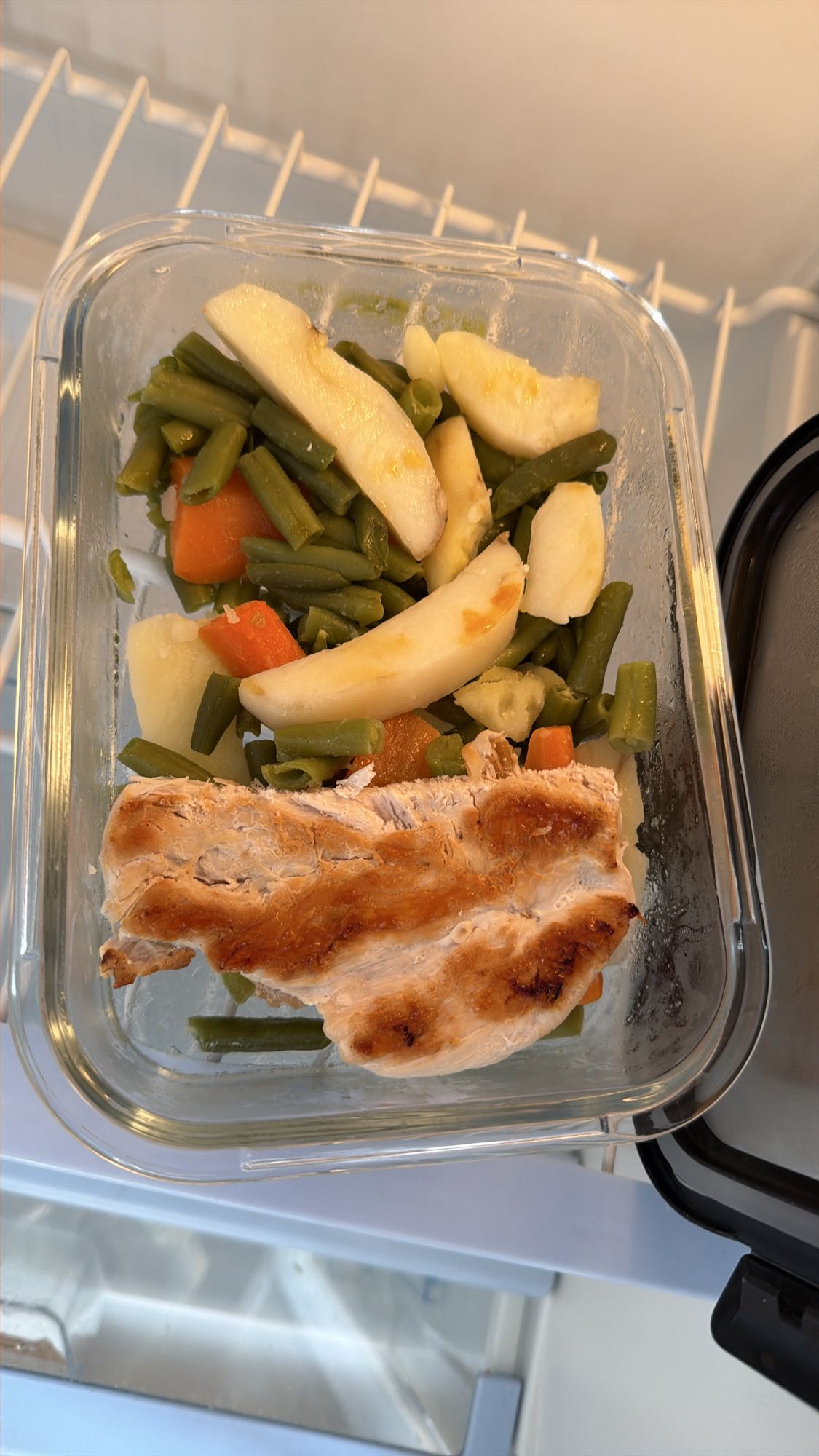 Piept de pui cu legume