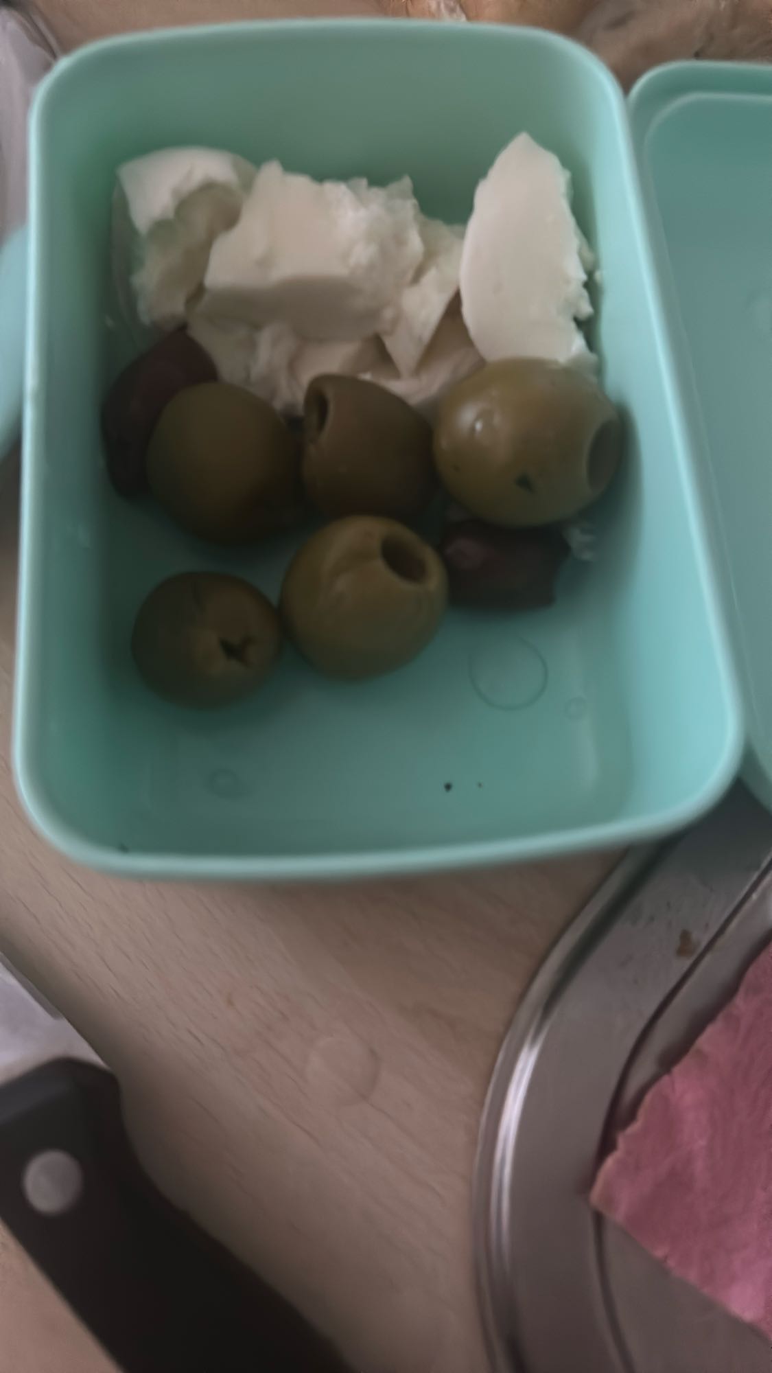 Peynir ve Zeytin Kutusu