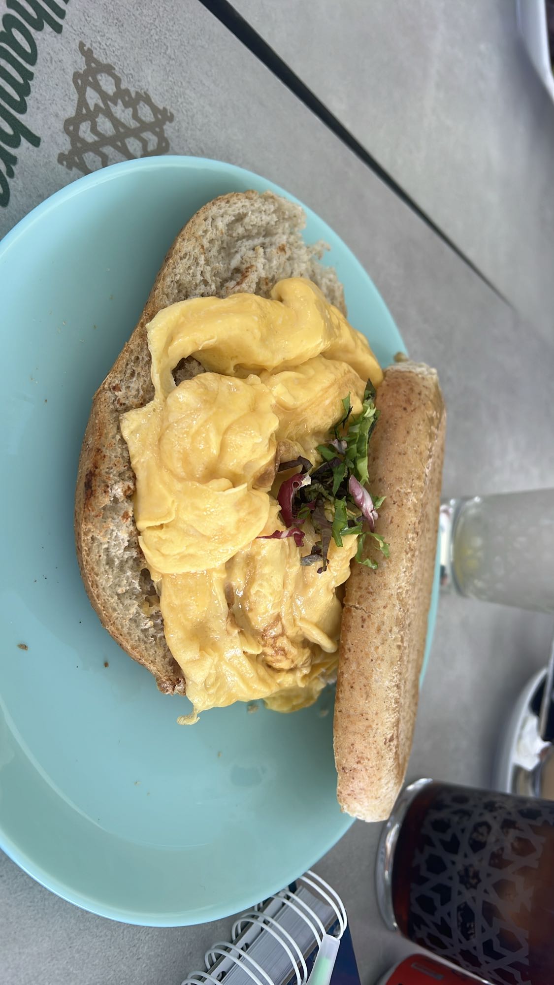 Bocadillo de huevo revuelto