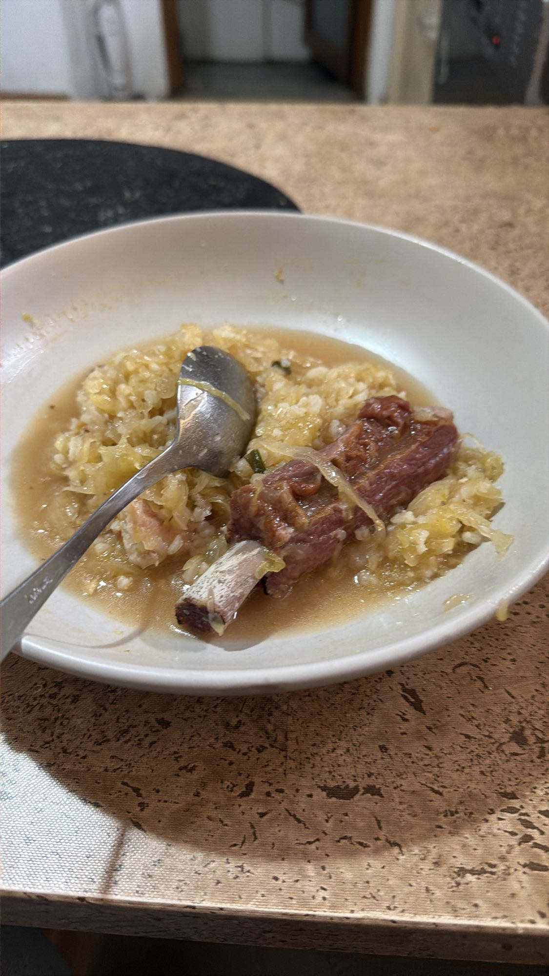 Varză cu orez și coaste