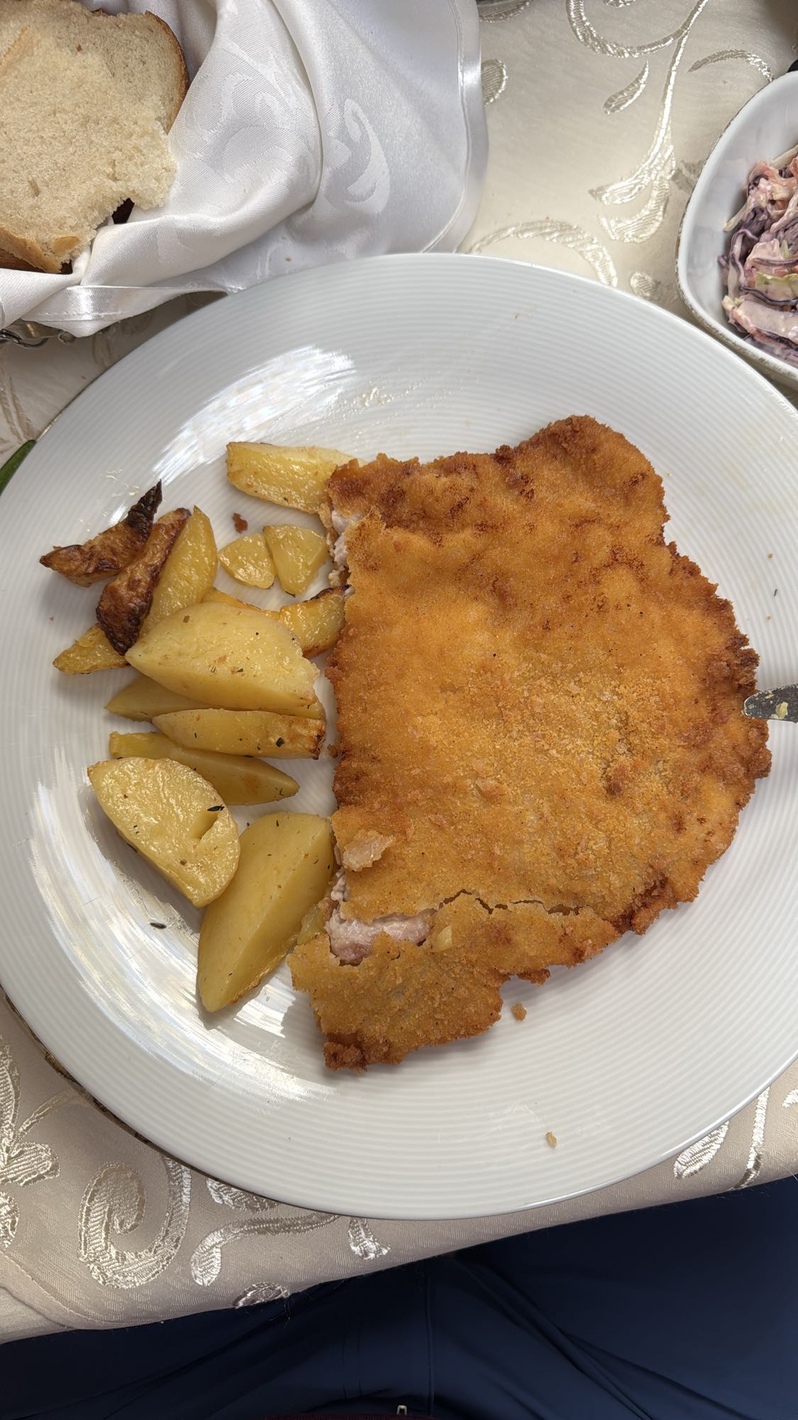 Breaded cutlet with potatoes